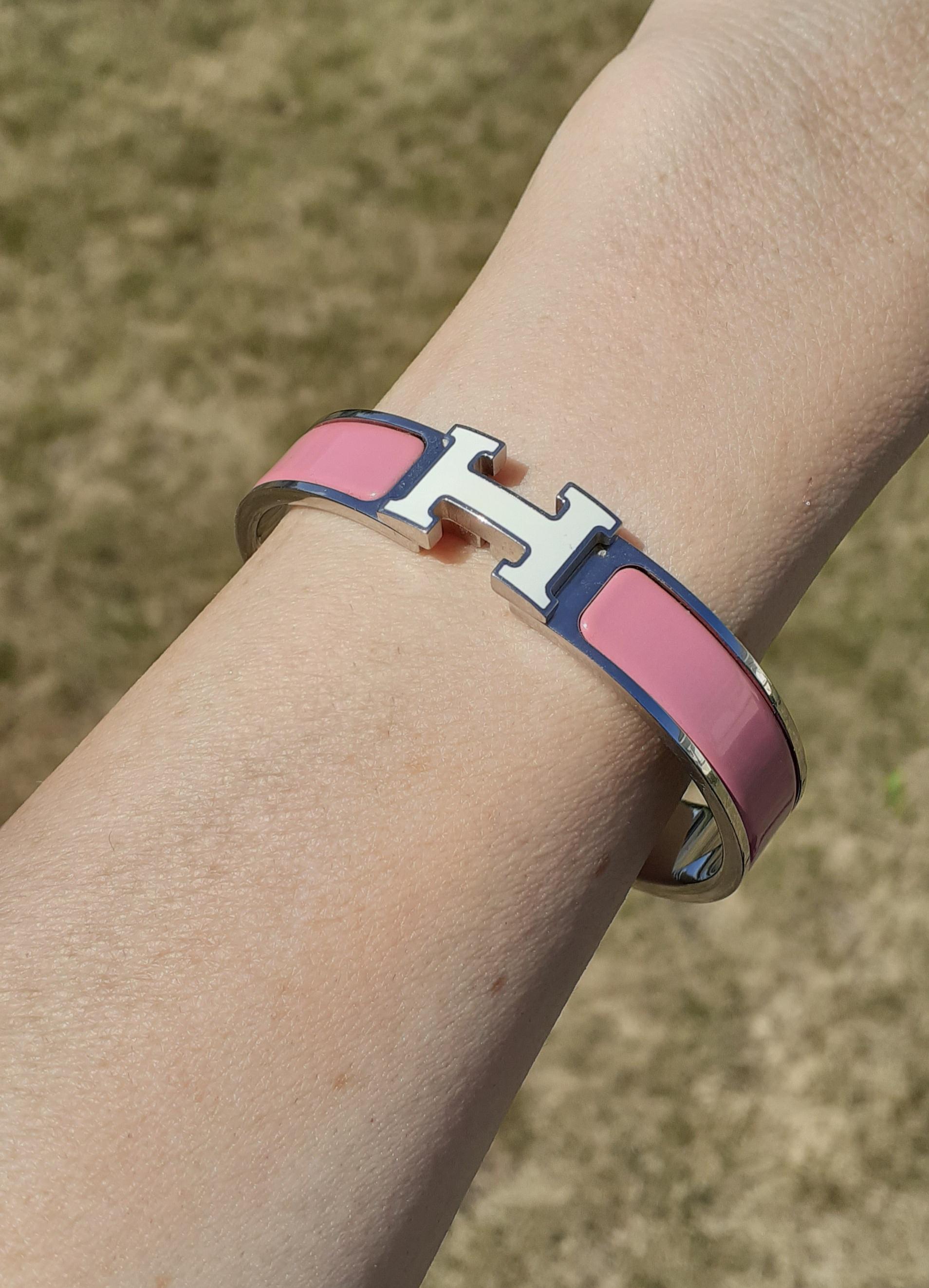 Hermès Pink Emaille Clic Clac Armband Weiß emailliert H Schnalle Phw GM  im Angebot 11