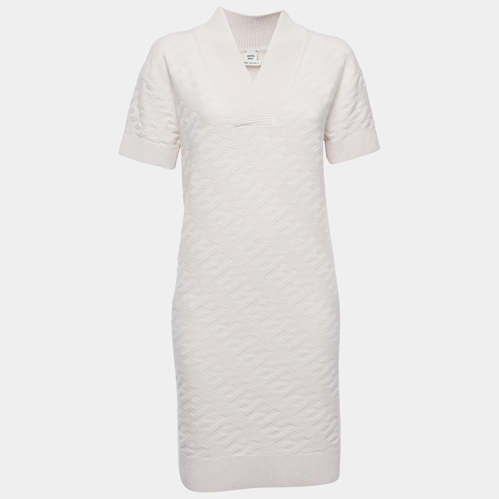 This designer dress is a chic and stylish garment that exudes elegance and sophistication. With its sleek design, flattering silhouette, and high-quality craftsmanship, this dress is perfect for any special occasion or evening event, ensuring you