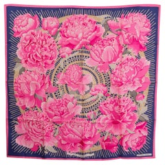 Hermès - Écharpe « LES PIVOINES 90 » en soie rose marine et bleu marine