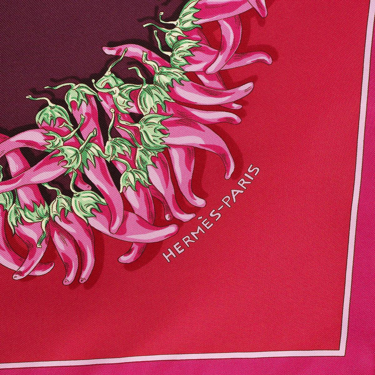 HERMES pink & purple silk AUX PAYS DES EPICES 90 Twill Scarf  In Excellent Condition In Zürich, CH