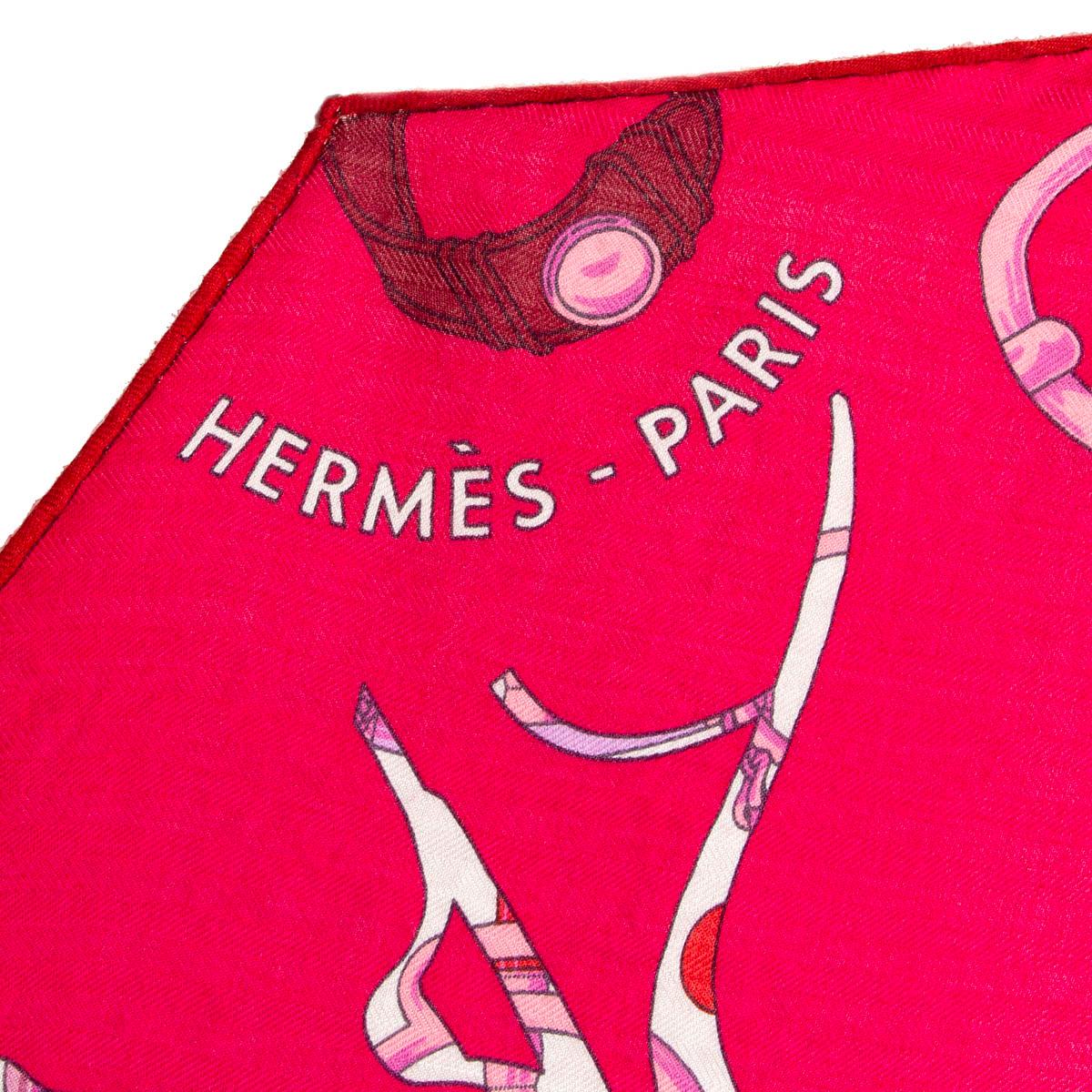 HERMES pink red purple cashmere silk TOUT EN CARRE LOSANGE MEDIUM Scarf In Excellent Condition In Zürich, CH