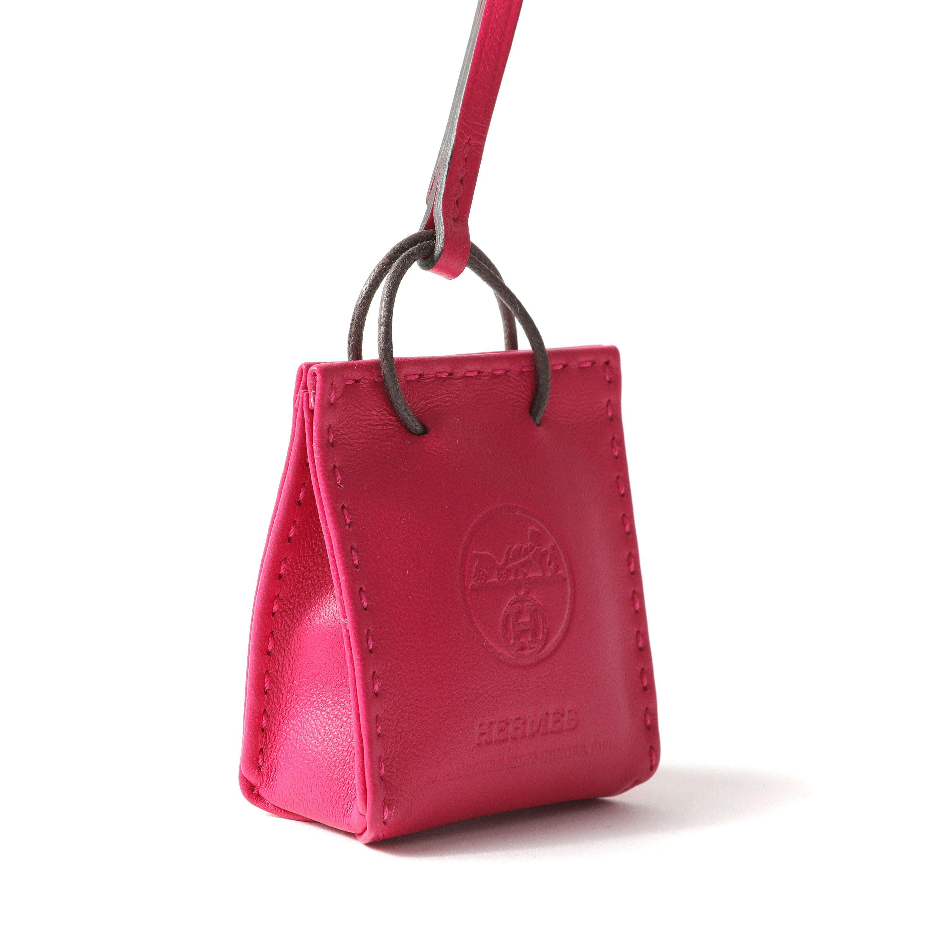 This authentic Hermès Pink Shopping Bag Charm is in pristine condition. Hot pink leather H embossed tiny shopping bag. Box included.

PBF 12252