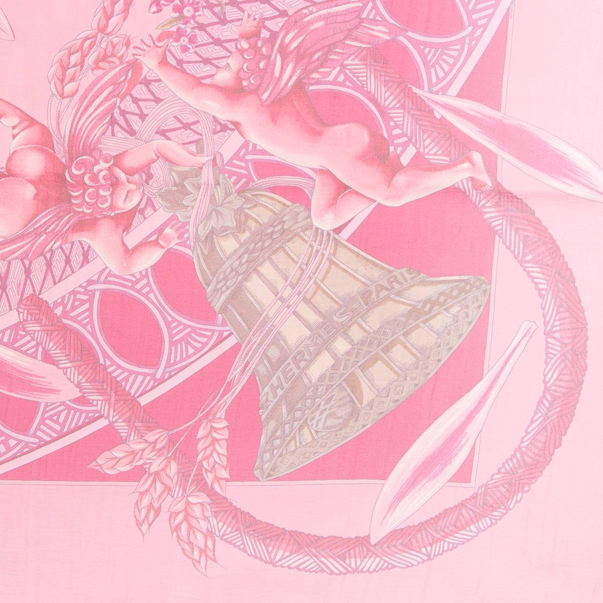 HERMES pink silk chiffon AMOURS 90 MOUSSELINE Scarf In Excellent Condition In Zürich, CH