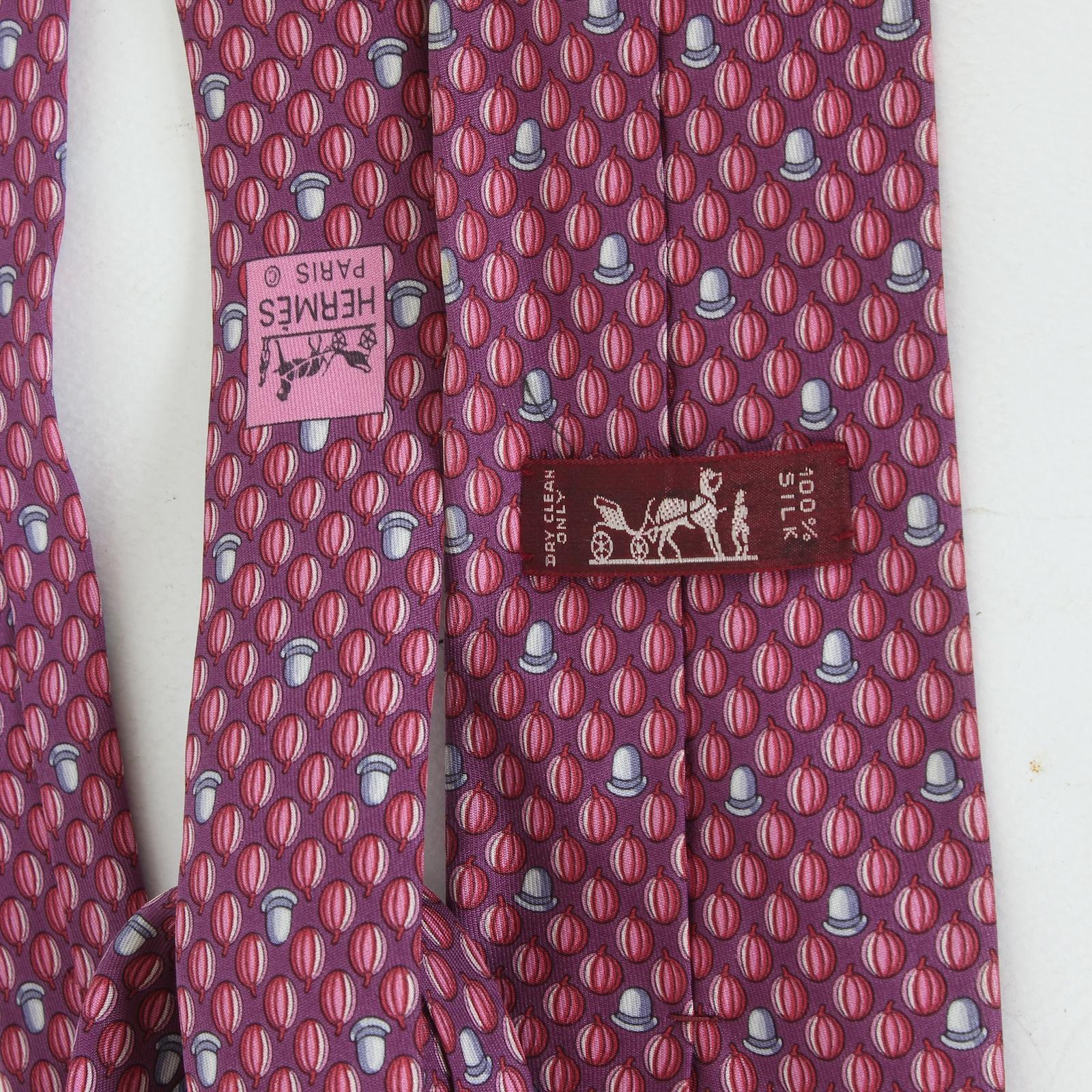 Classic vintage 90s Hermes tie. Made in France from luxurious silk, this classic tie features a melon and hat design in an elegant pink colour. Elevate any outfit with this timeless and sophisticated accessory.

Cod: 5072 PA

Measures: 160 x 9 cm

