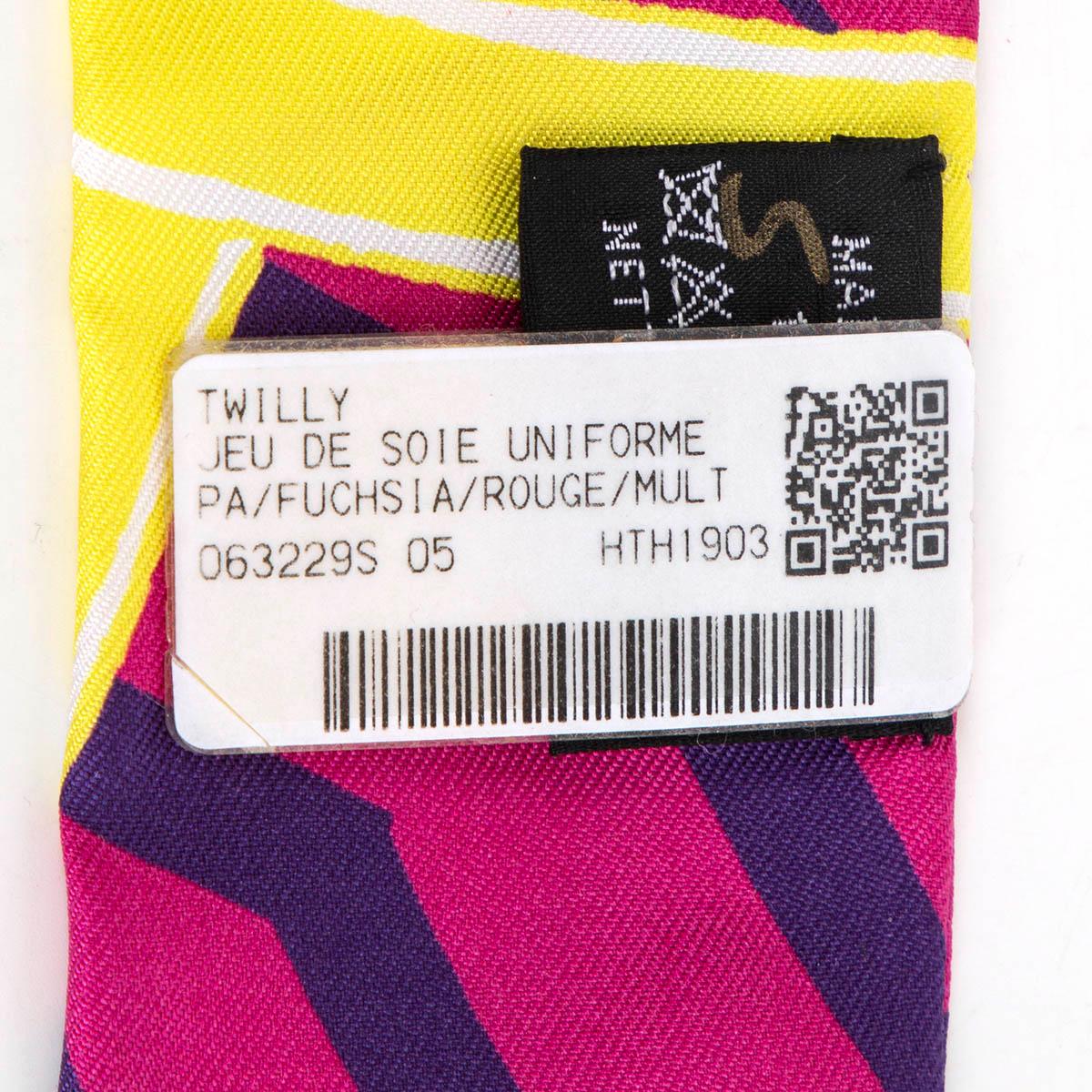 Sciarpa HERMES in seta rosa JEU DE SOIE Twilly Fucsia Rouge Mutlicolore in vendita 1