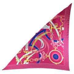 Foulard d'Origny en soie rose La Promenade du Matin à triangle géant Hermès