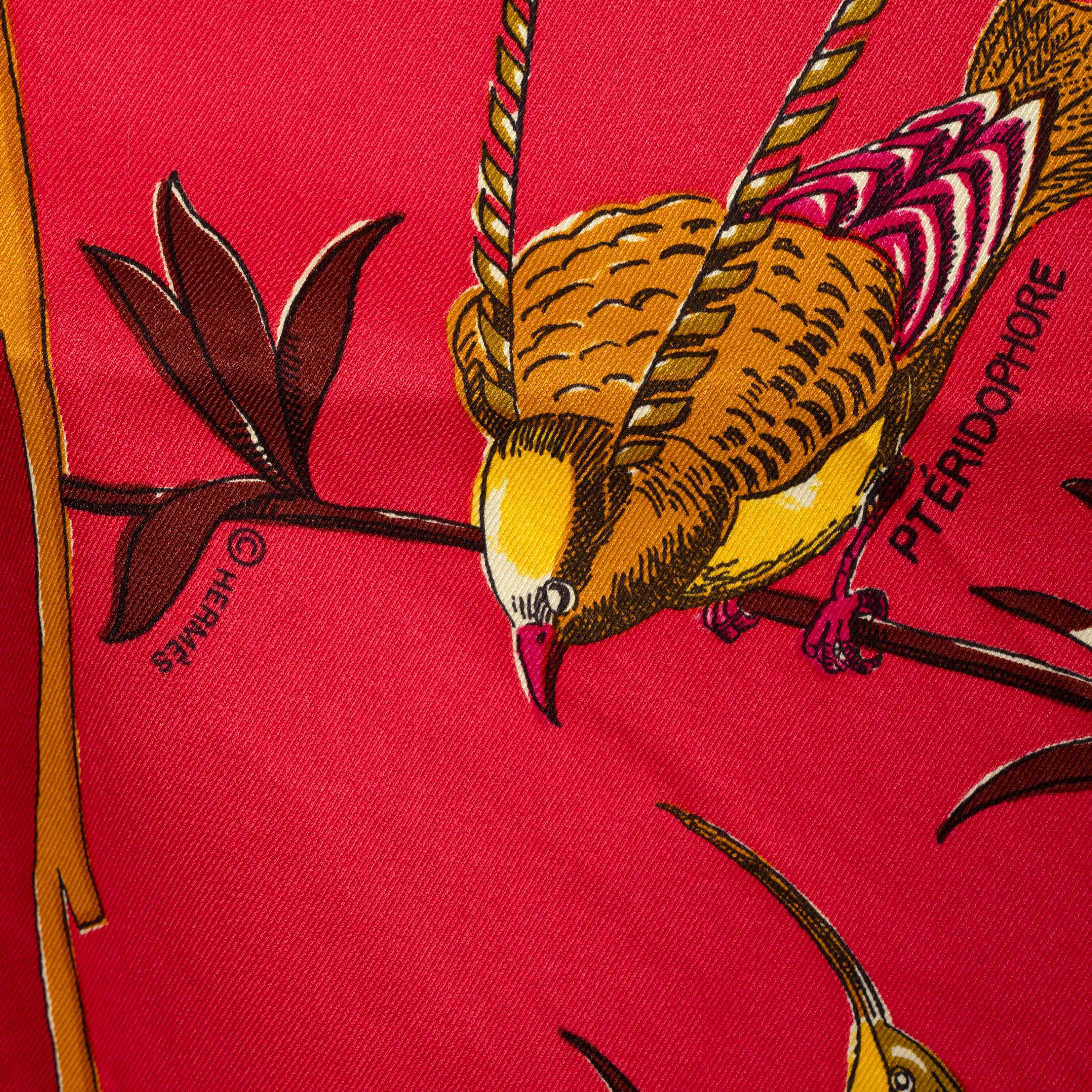 HERMES pink silk LES OISEAUX DES ILES 70 Scarf In Excellent Condition For Sale In Zürich, CH