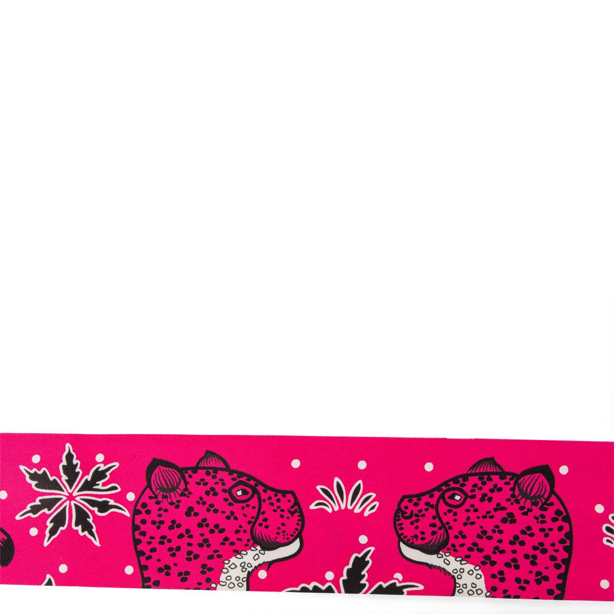 HERMES pink silk twill LES LEOPARDS Twilly Scarf silk Rose Vif Noir Blanc In New Condition In Zürich, CH