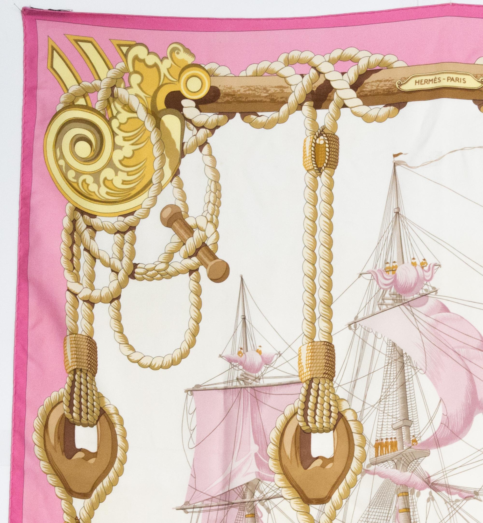 Beige Foulard en soie Hermes Tribord rose par Julie Abadie en vente