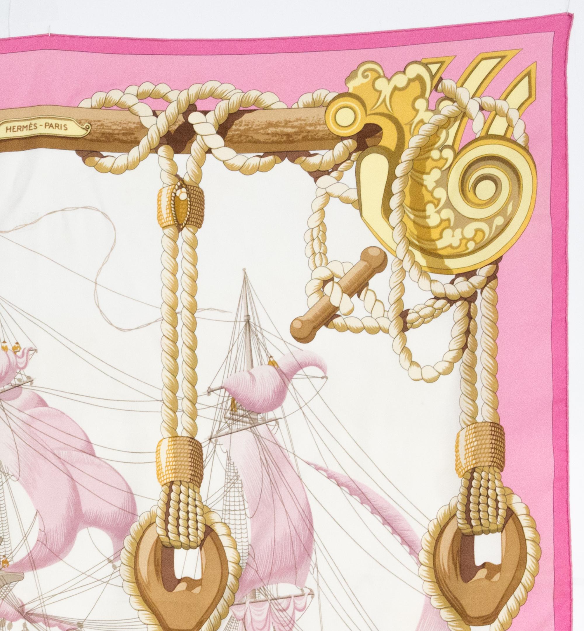 Foulard en soie Hermes Tribord rose par Julie Abadie Bon état - En vente à Paris, FR