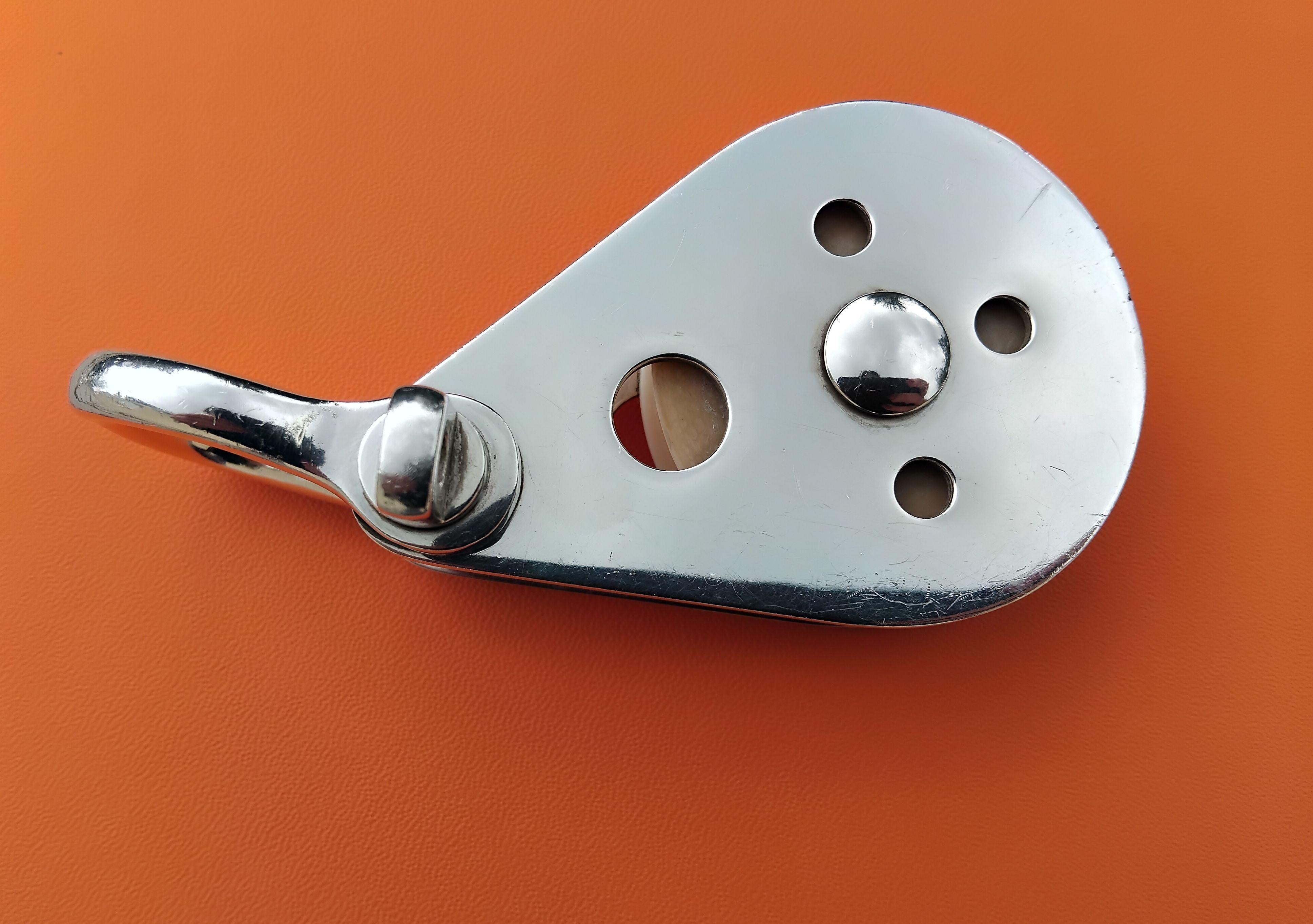 Stunning and Rare Authentic Hermès Pipe-Holder

In shape of a a pulley and shackle (the shackle is fixed, not movable)

Vintage item

Answers to the silver test

Can be used as pipe-holder, or just for decoration

