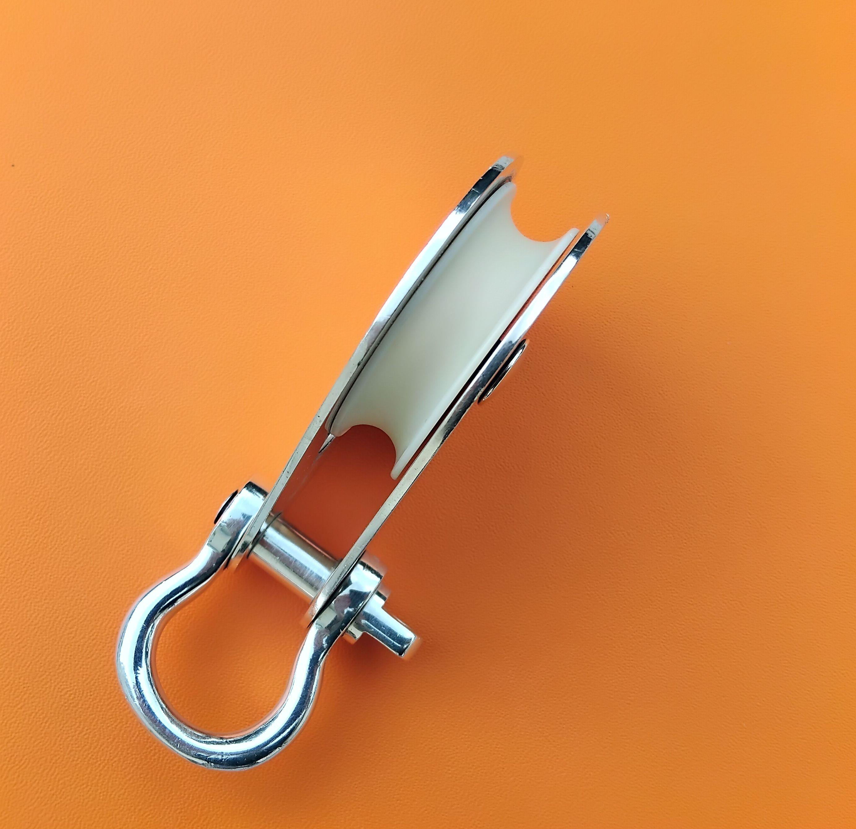 Blue Hermès Pipe Holder Pulley Shackle Shaped Vintage in Silver Rare Navy Theme For Sale