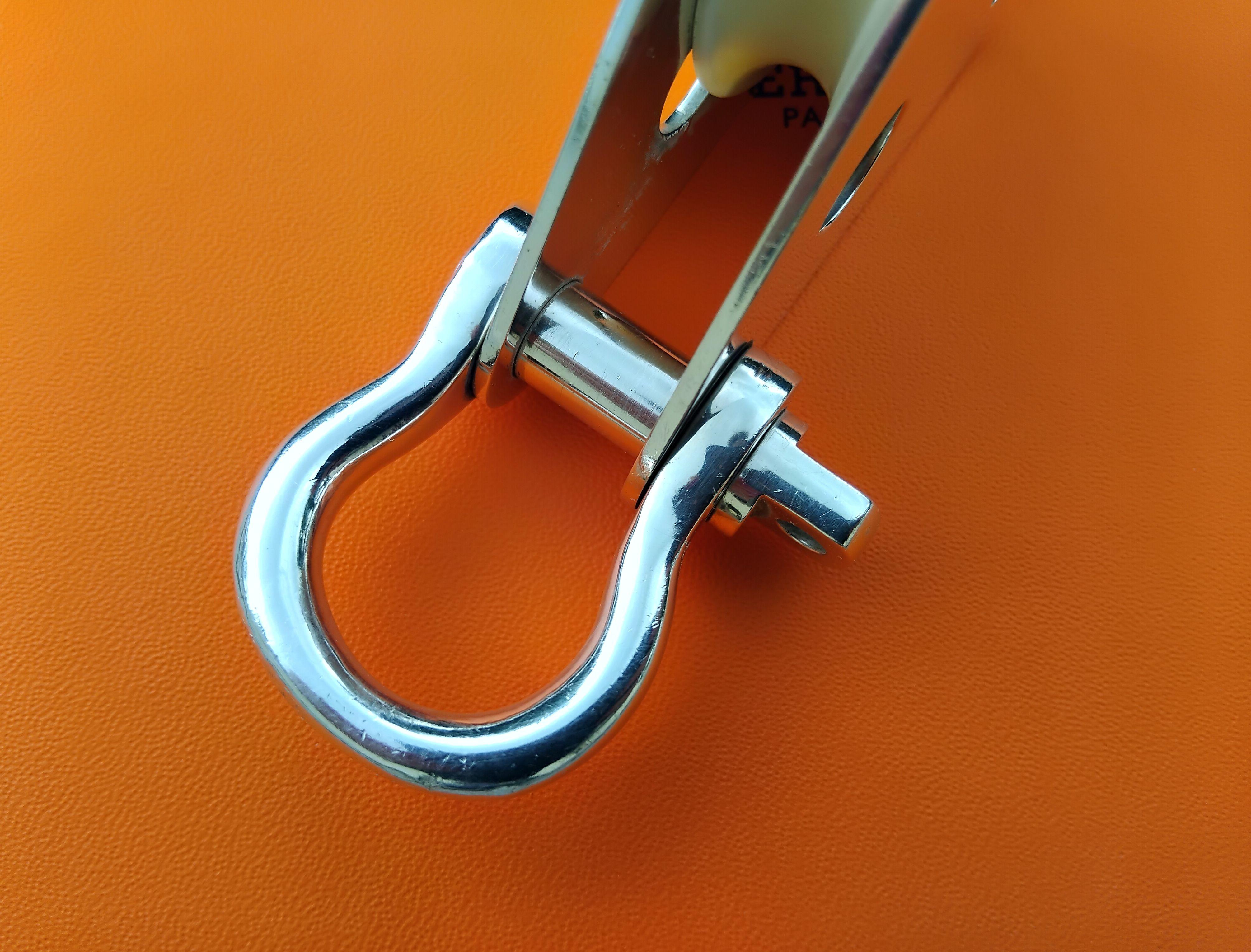 Women's or Men's Hermès Pipe Holder Pulley Shackle Shaped Vintage in Silver Rare Navy Theme For Sale