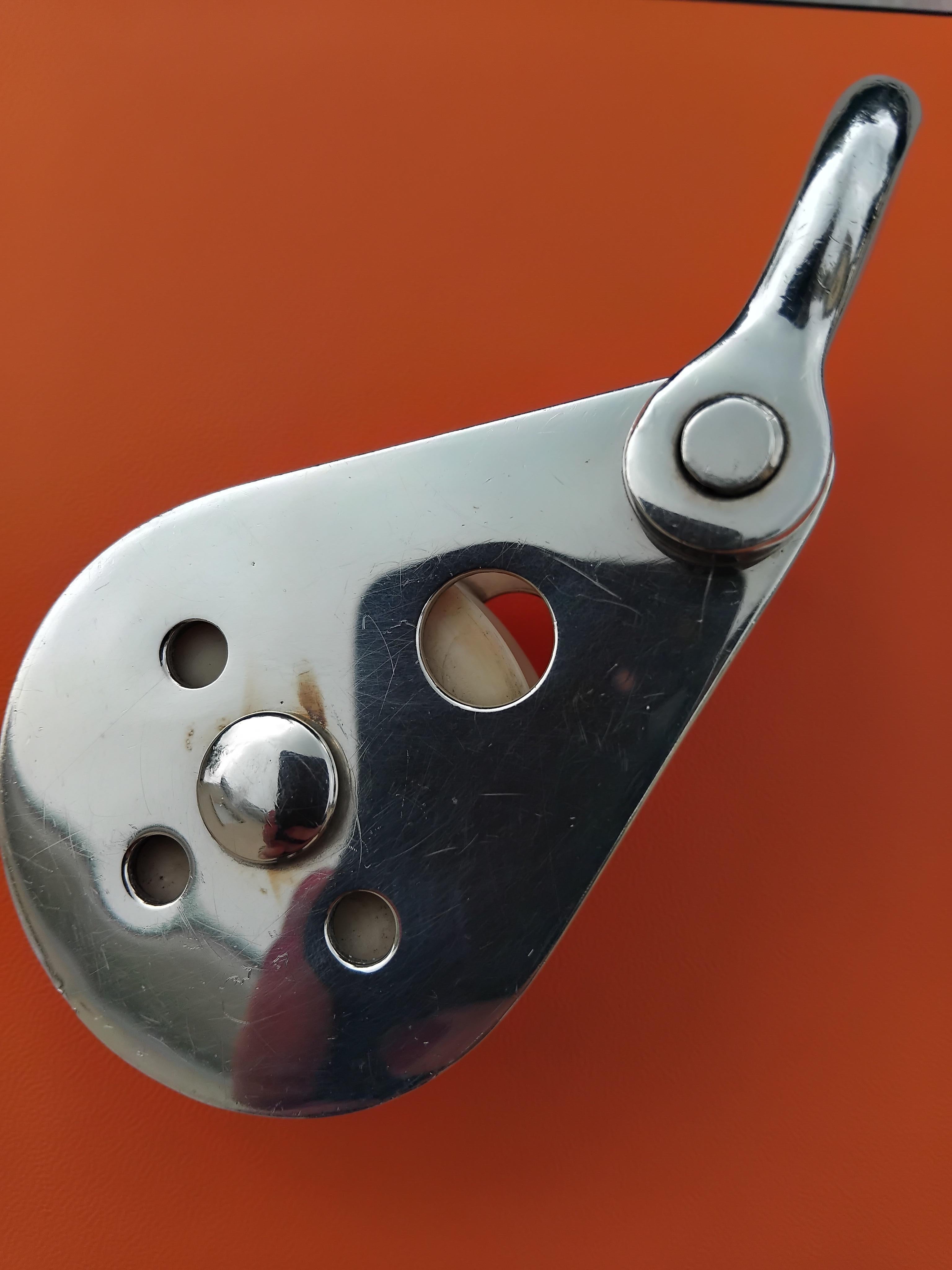 Hermès Pipe Holder Pulley Shackle Shaped Vintage in Silver Rare Navy Theme For Sale 2
