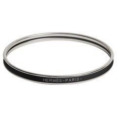 Hermes Bracelet plat Émail noir Taille 62 Diamètre intérieur : 6 cm