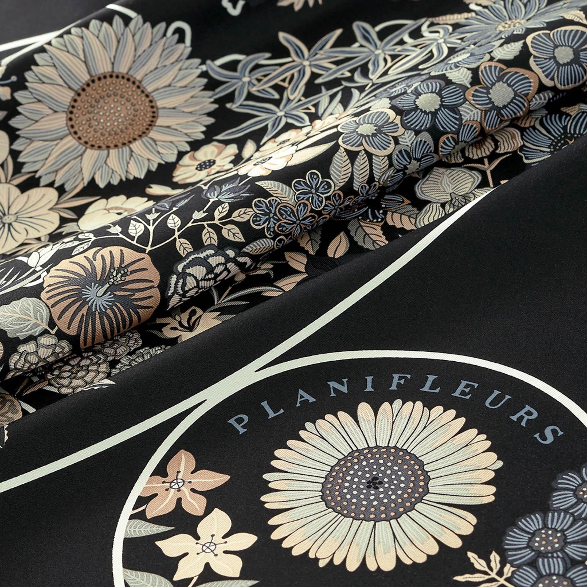 Foulard Planifleurs Hermes 90 Noir Gris Parchemin Neuf à Miami, FL