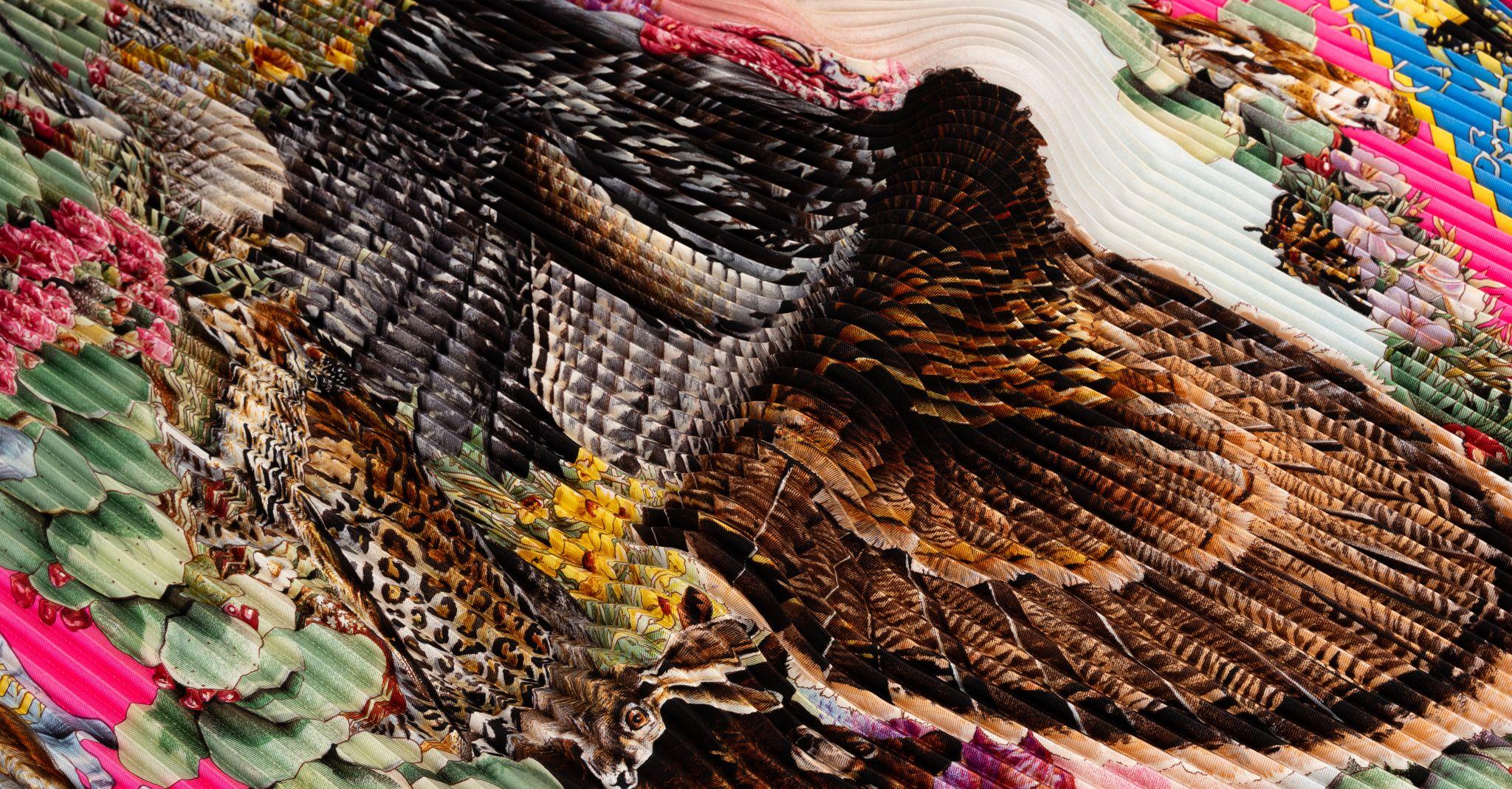 Écharpe plissée Oliver Kachinas d'Hermès Excellent état - En vente à West Hollywood, CA