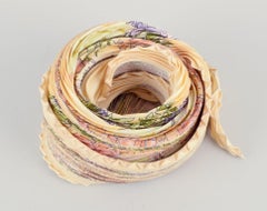 Hermès. Pleated scarf made of 100% silk. 'Au Pays de Cocagne'