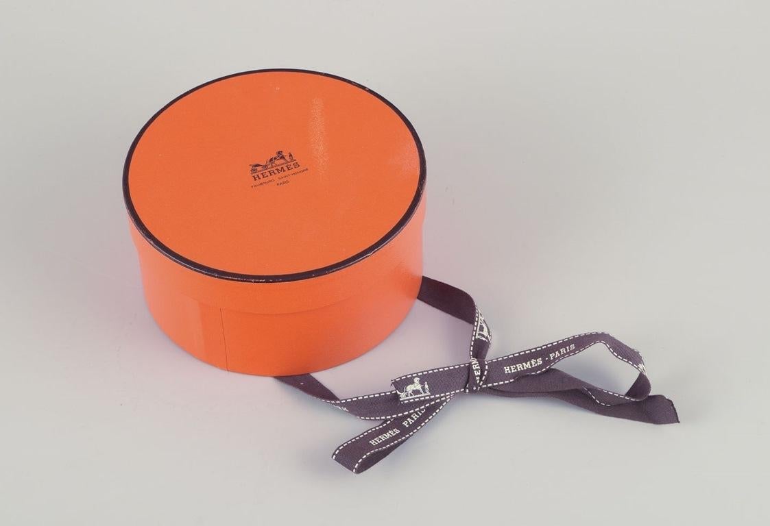 Hermès. Pleated scarf made of 100% silk. 'Au Pays de Cocagne' en vente 2