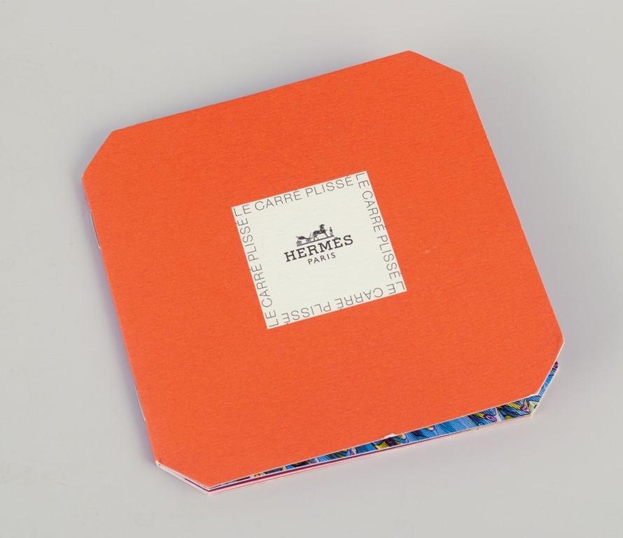 Hermès. Pleated scarf made of 100% silk. 'Au Pays de Cocagne' en vente 3