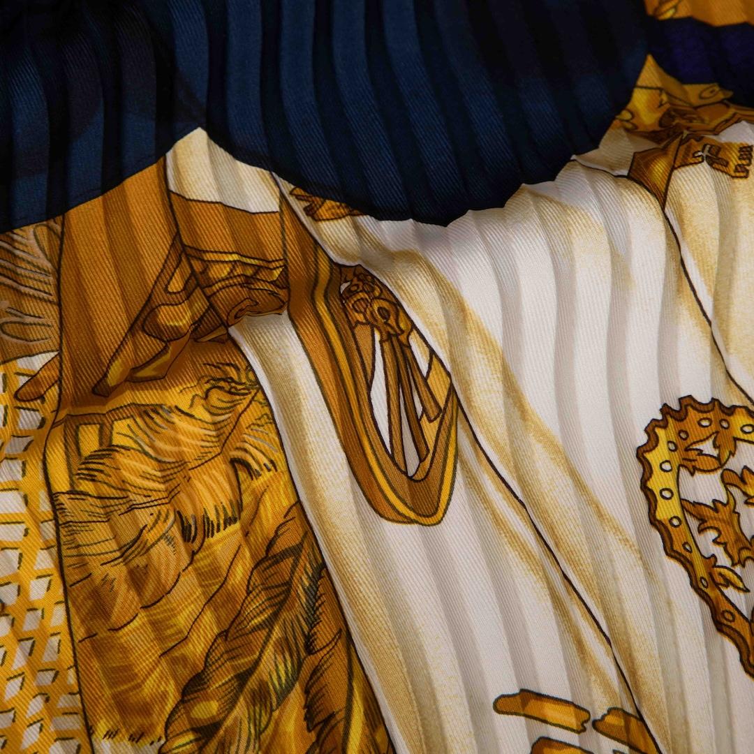 Hermès Pleated Silk Patterned Bandana In Good Condition For Sale In London, GB