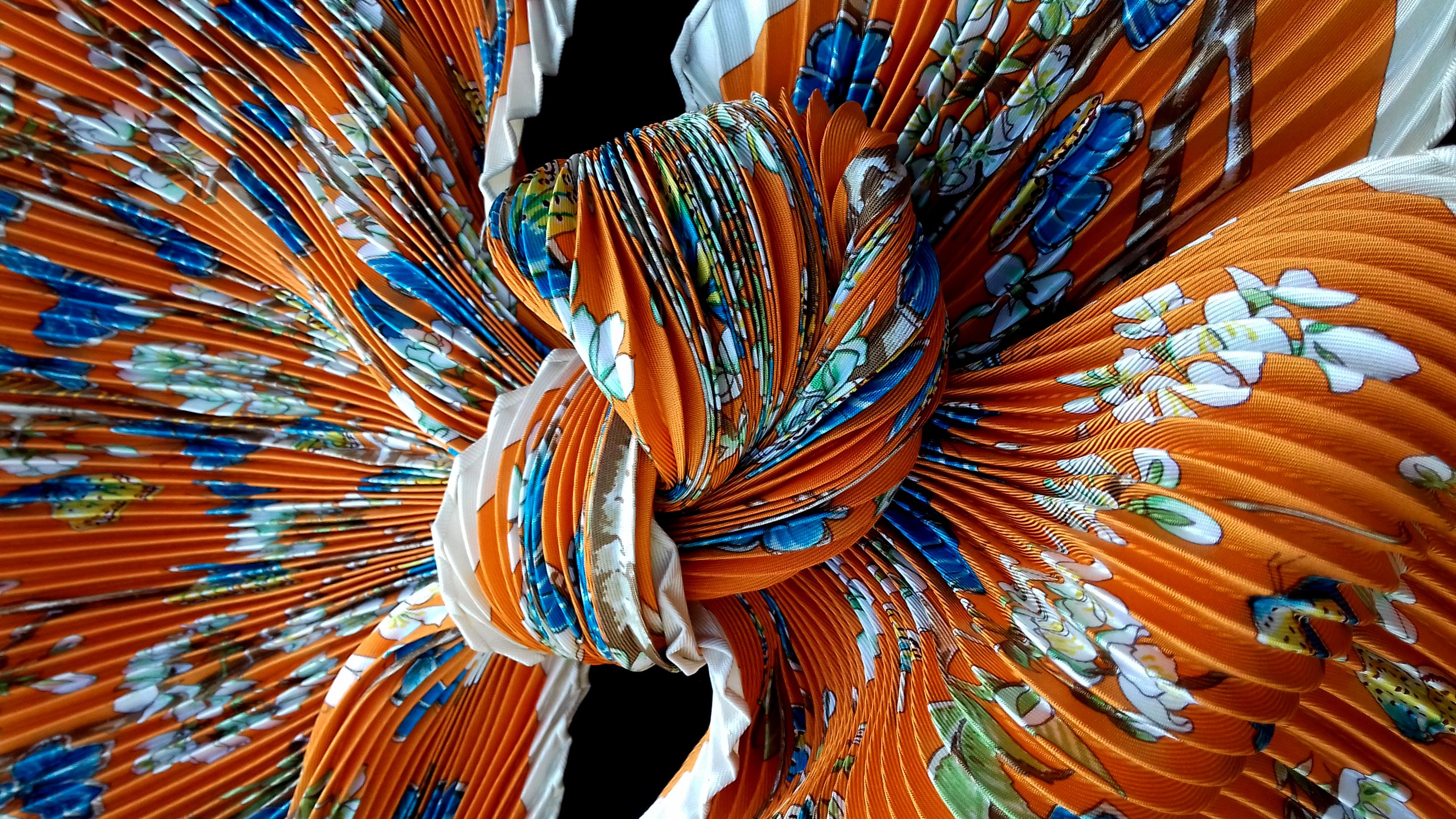 Hermès plissierter Seidenschal Vol Amoureux des Azures Toutsy Schmetterlinge 90 cm 15