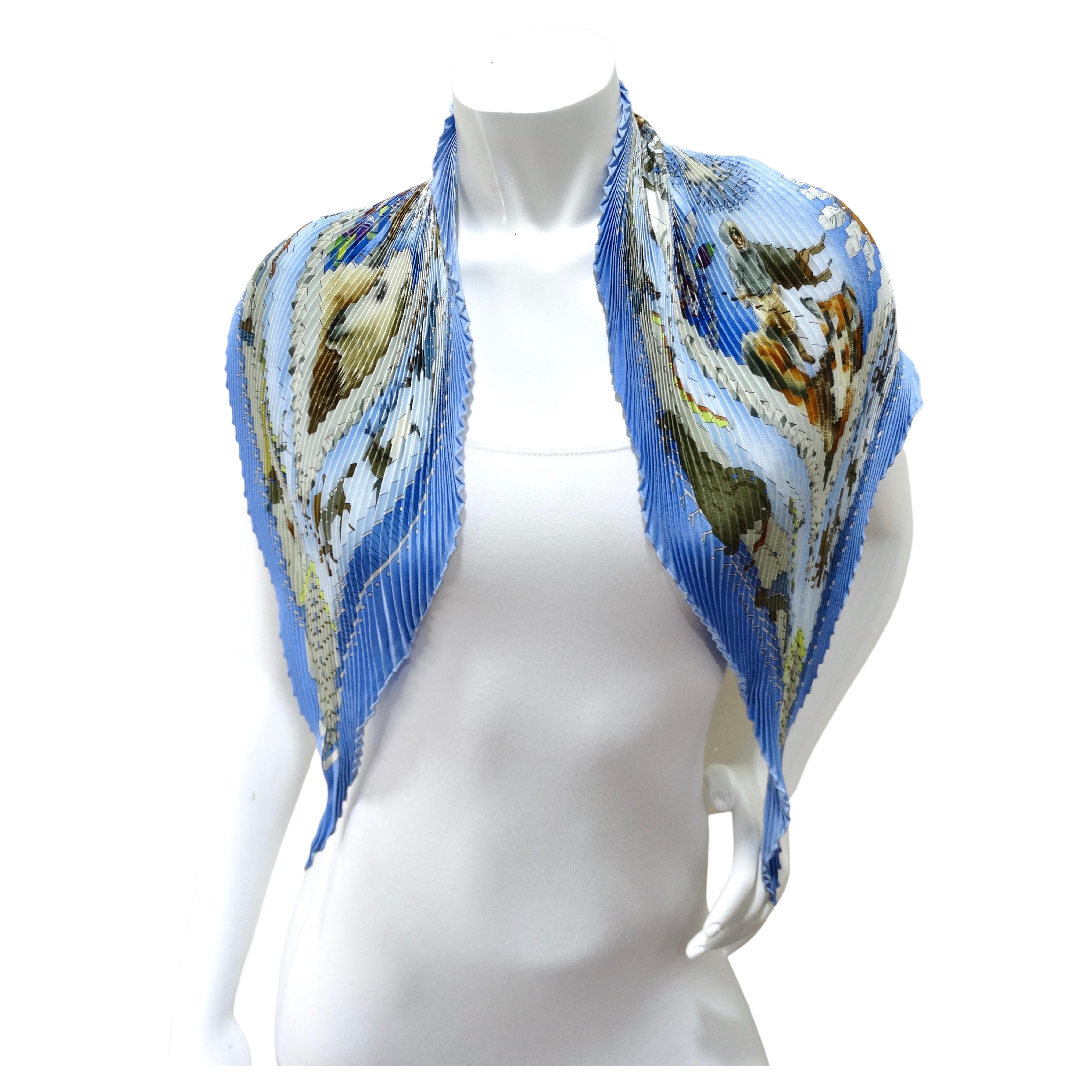 Hermès - Écharpe plissée en soie bleue à motif Alaskan à plis 