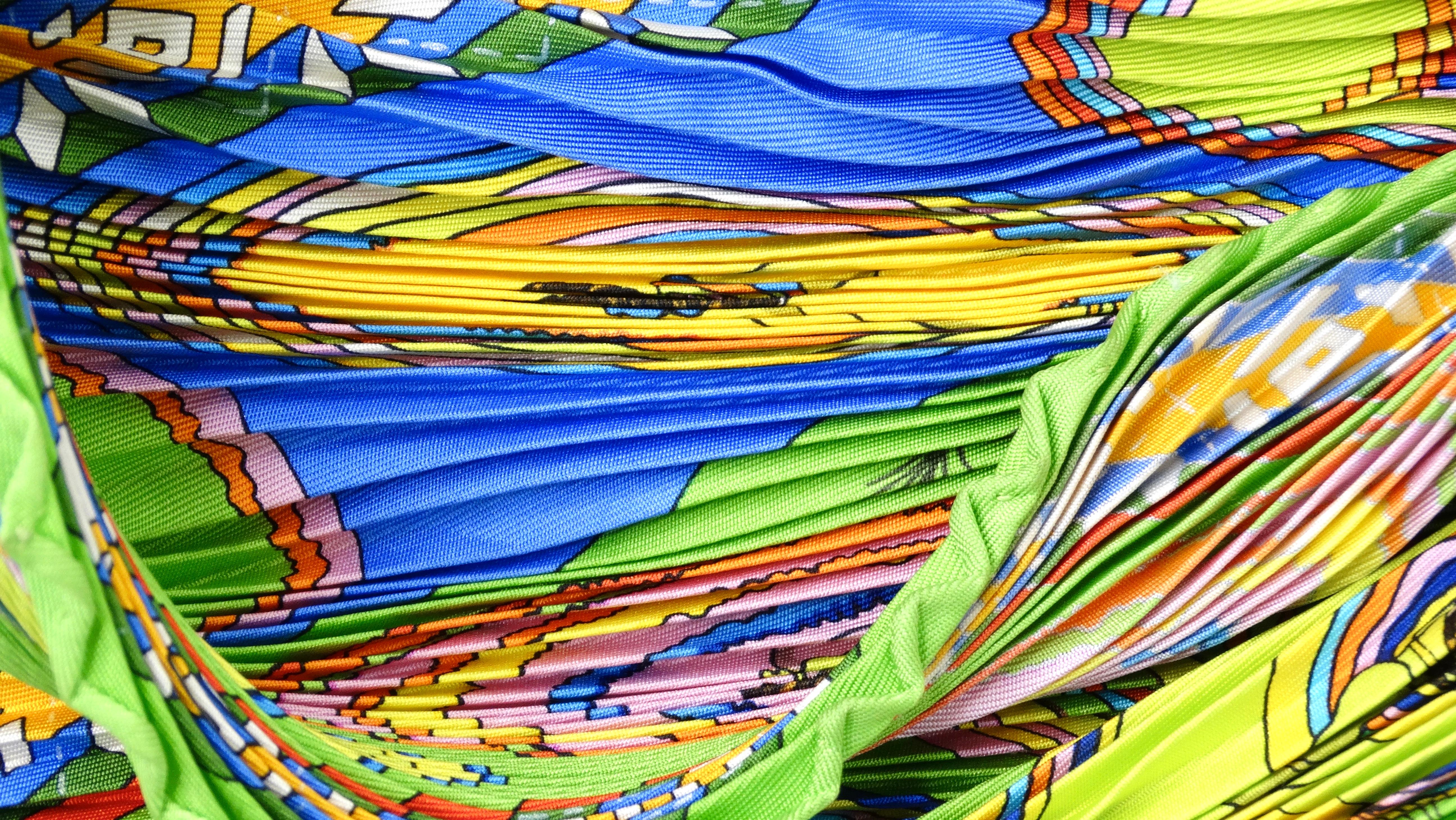 Hermes Plisse Pleated Multicolor Print Silk Scarf  In Excellent Condition In Scottsdale, AZ