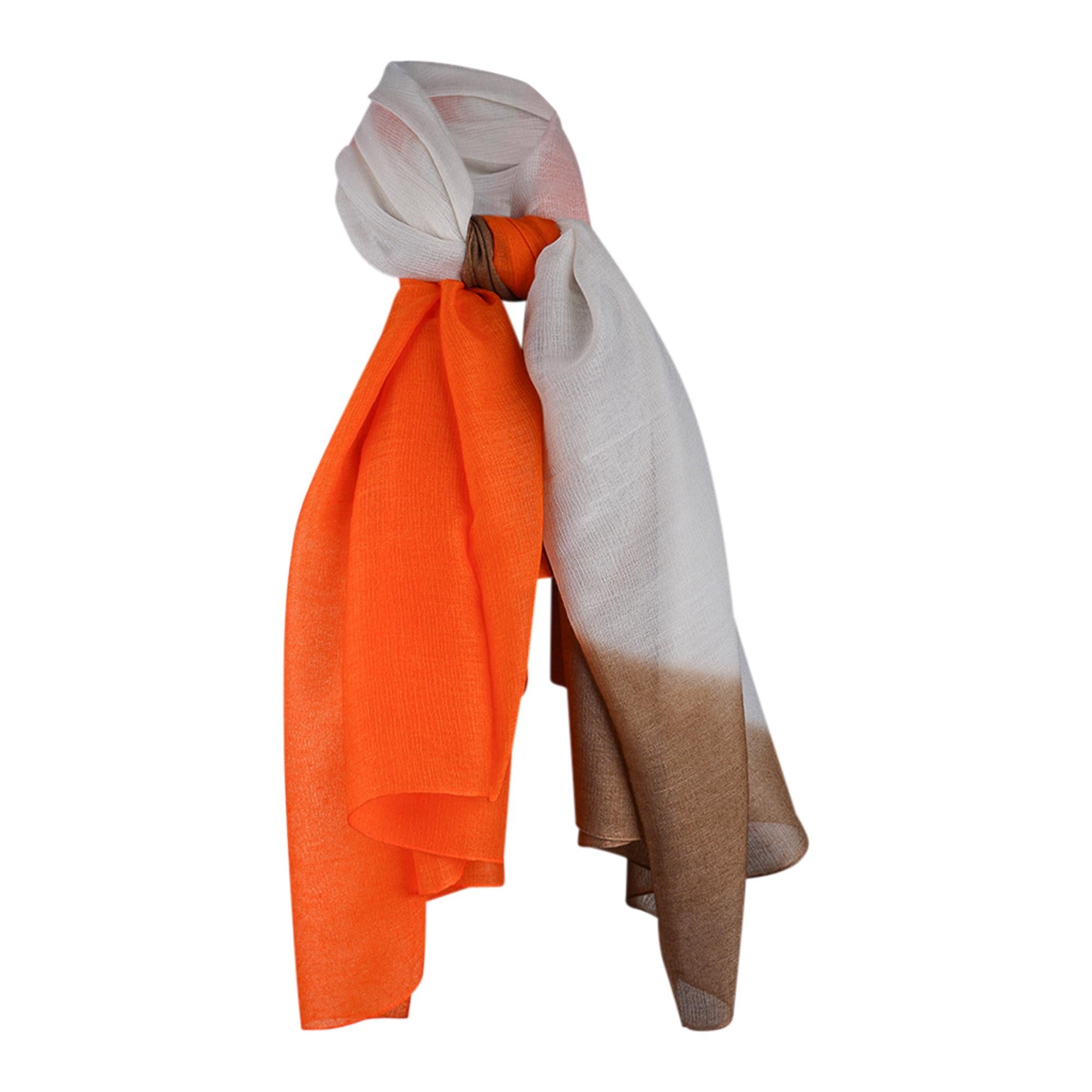 Orange Châle en cachemire/soie Hermès Plume Allumette Ombre, orange à bronze en vente