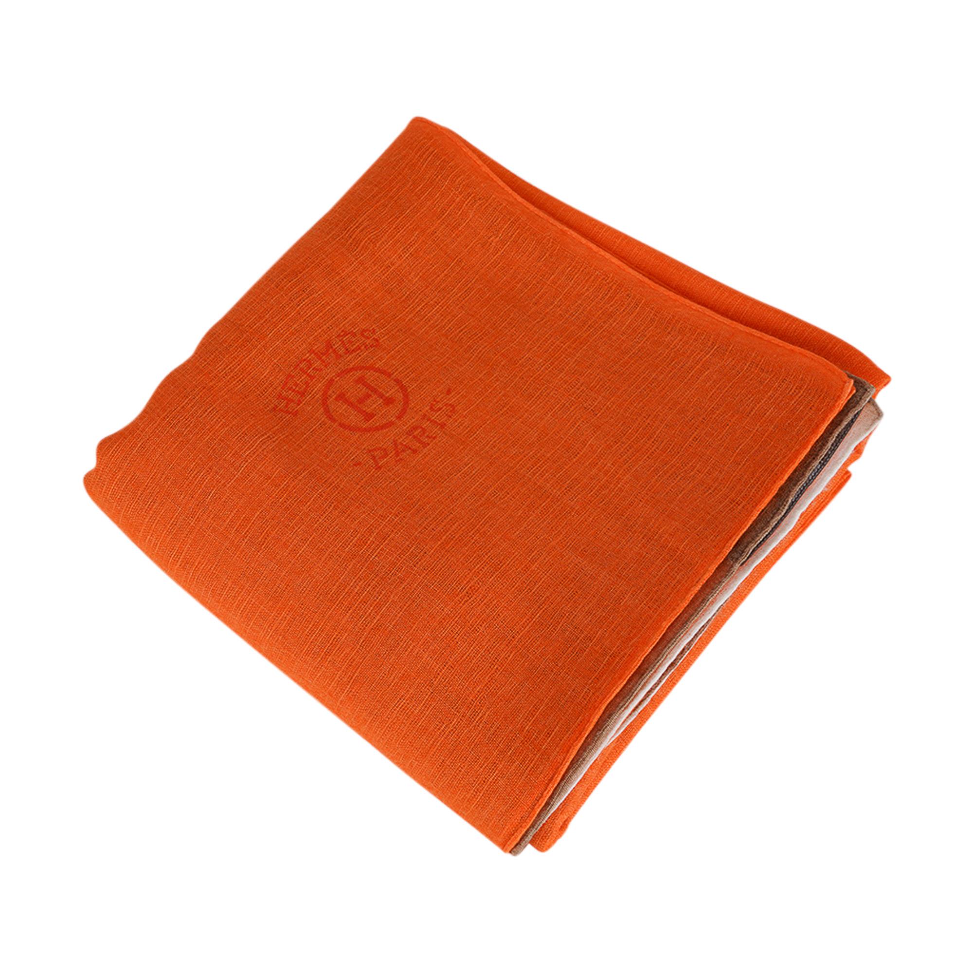 Châle en cachemire/soie Hermès Plume Allumette Ombre, orange à bronze Neuf - En vente à Miami, FL