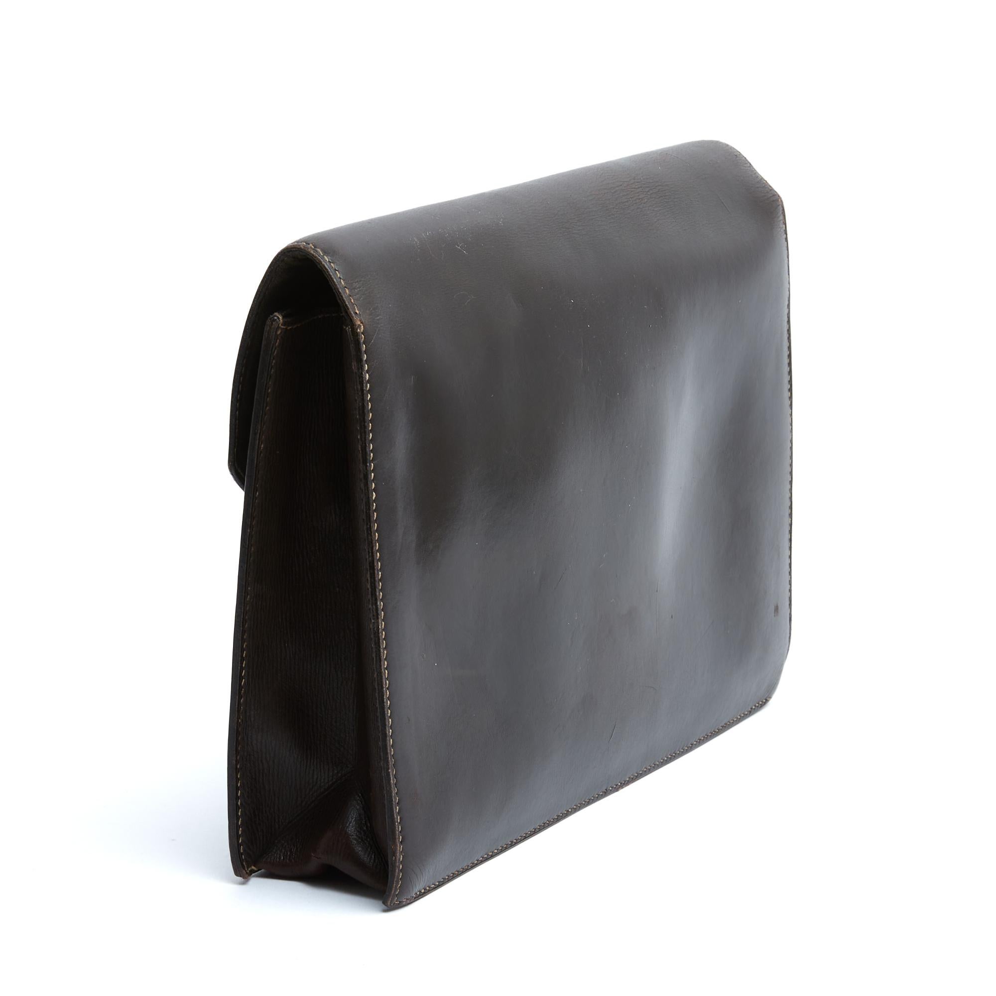 Hermès Pochette Faco 1980s Dark Brown Leather Faco Cluch Bag Hermes im Zustand „Gut“ im Angebot in PARIS, FR