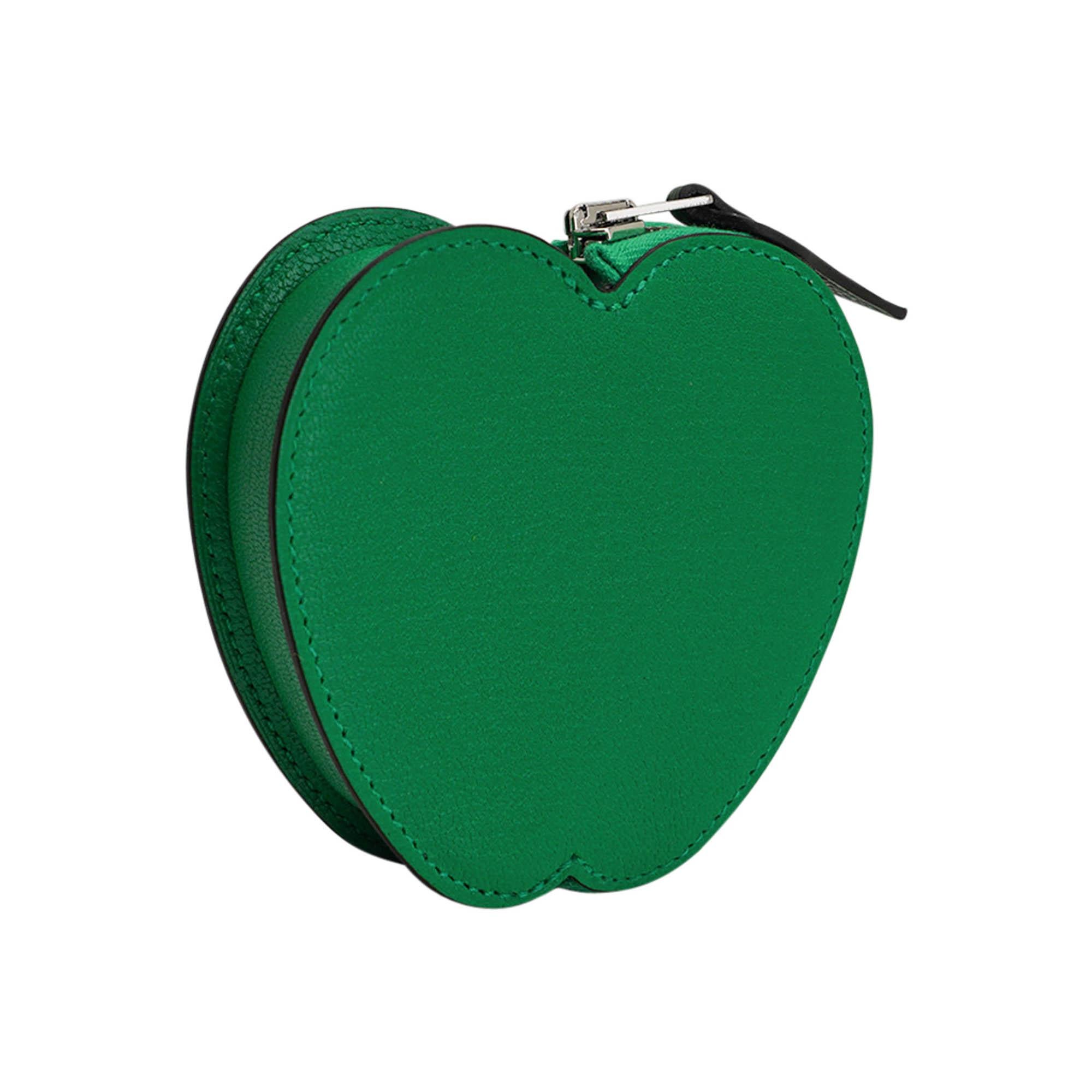Mightychic offers a rare Hermes Pochette Pomme Pouch Buckle featured in Bambou.
Fits a 24 mm belt for a fun accessory perfect for earbuds, credit cards, keys or change.
This charming Hermes change purse in Mysore Chevre is a rare find.
Dark Green