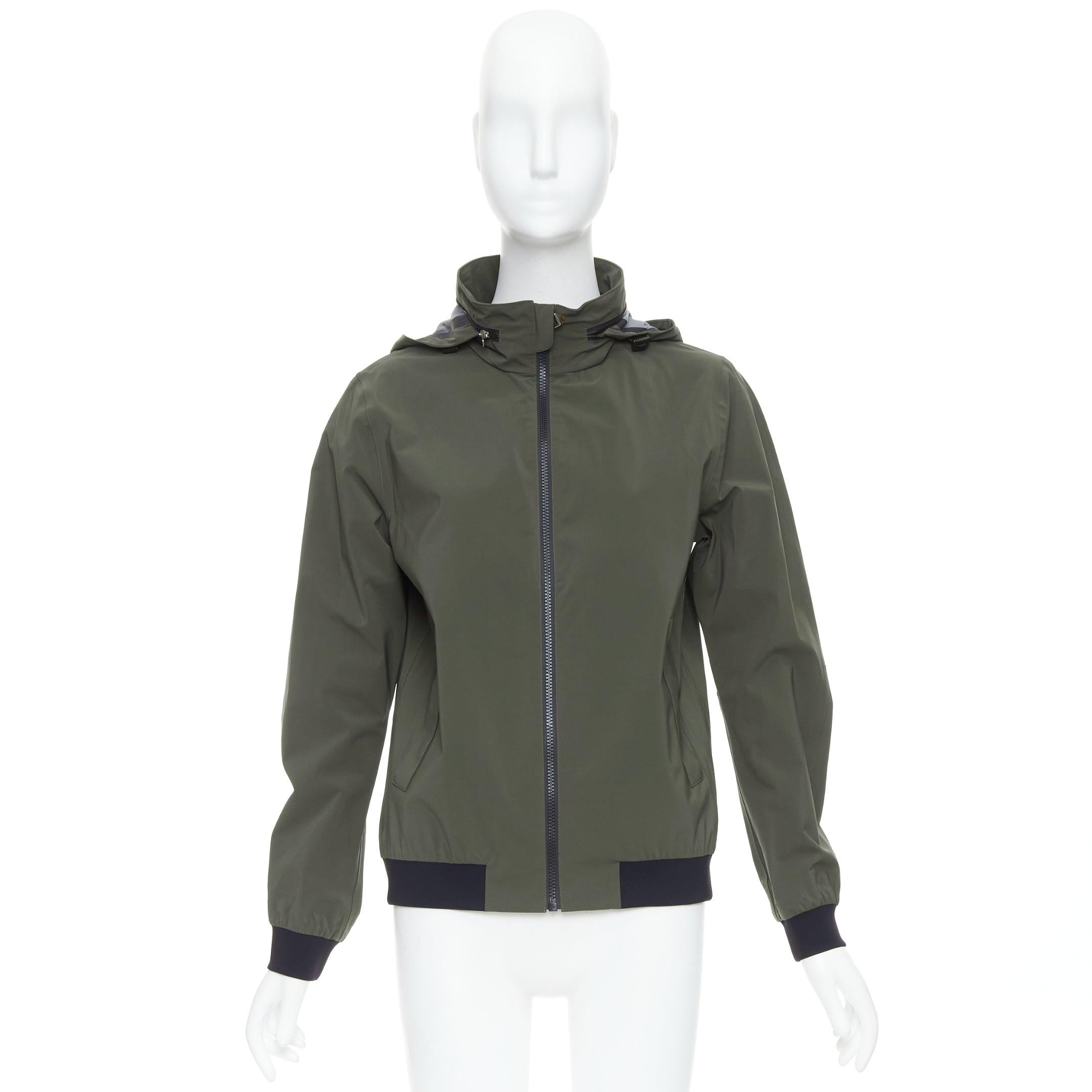 HERMES Ponant giacca a vento con cappuccio in misto poliammide color kaki e finiture nere S in vendita 6