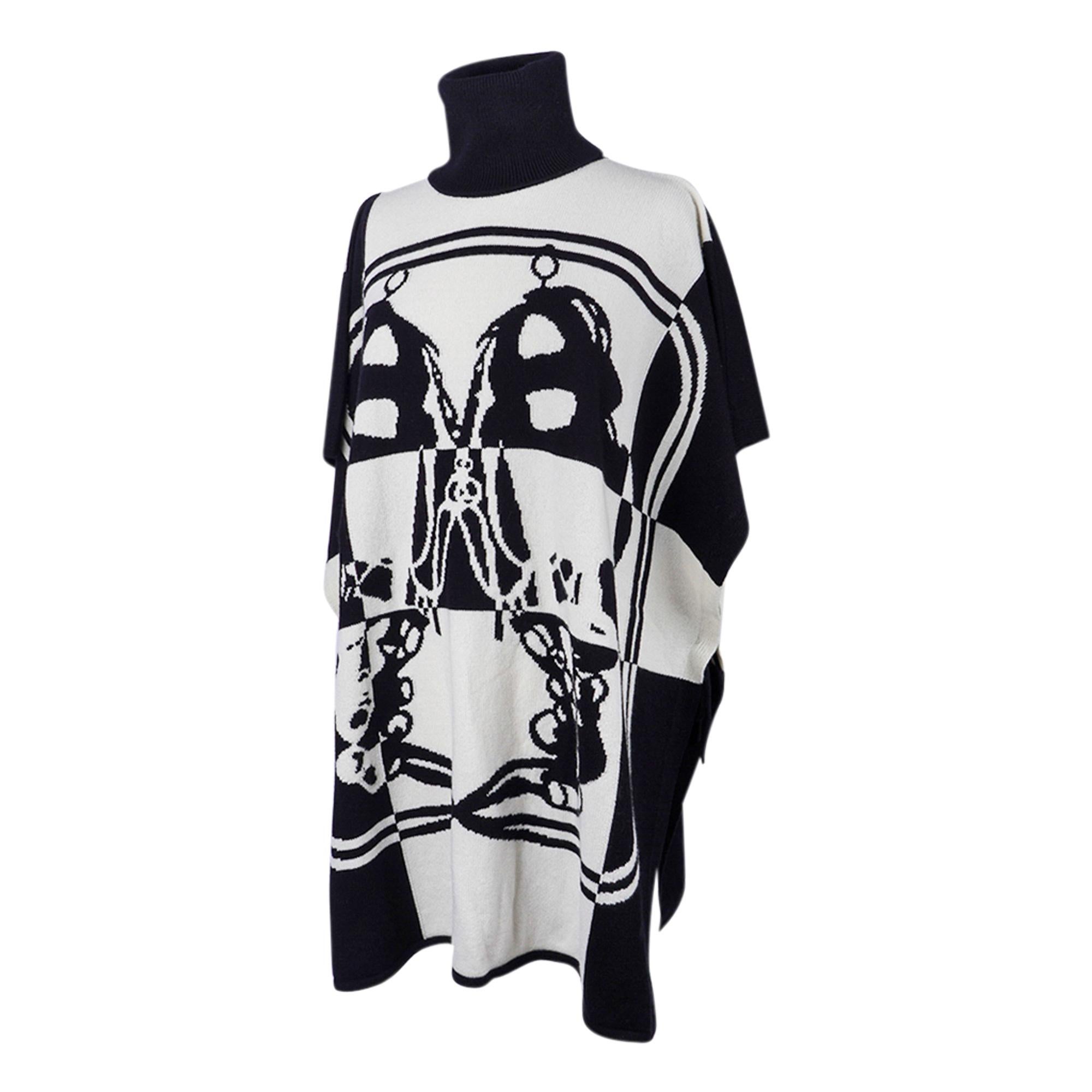 Hermes Poncho Brides de Gala Pullover aus weißem / schwarzem Kaschmir im Angebot 1