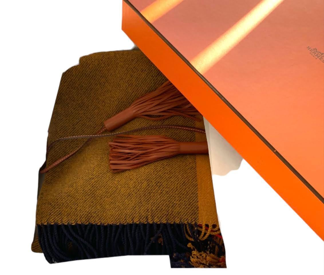 Hermes Poncho Wrap Rocobar Moutard Gelb mit Quasten 3