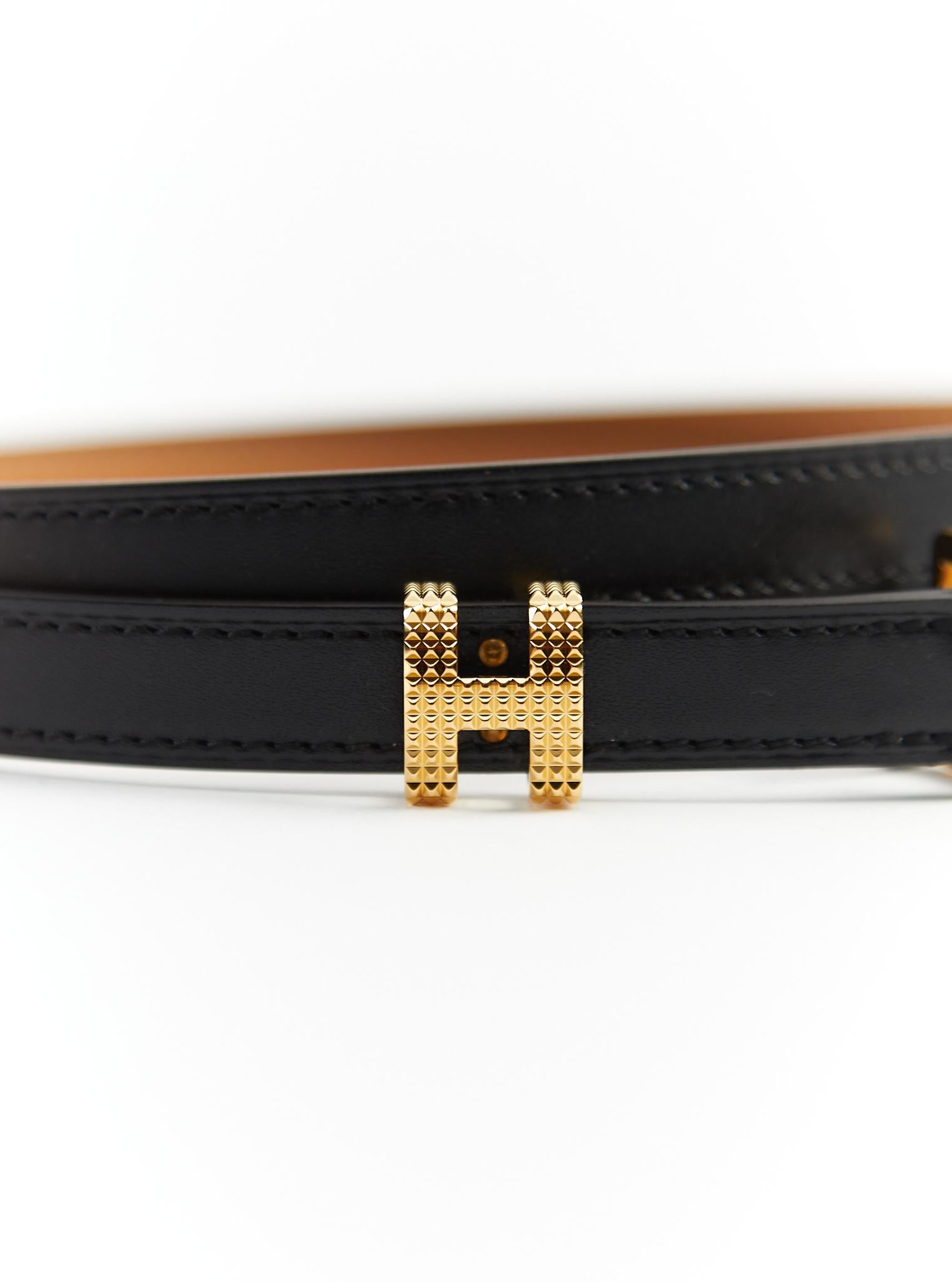 Hermès Pop H Guillochee Belt in Black

Box Leather with Gold Hardware

Size: 85cm

Width: 15mm