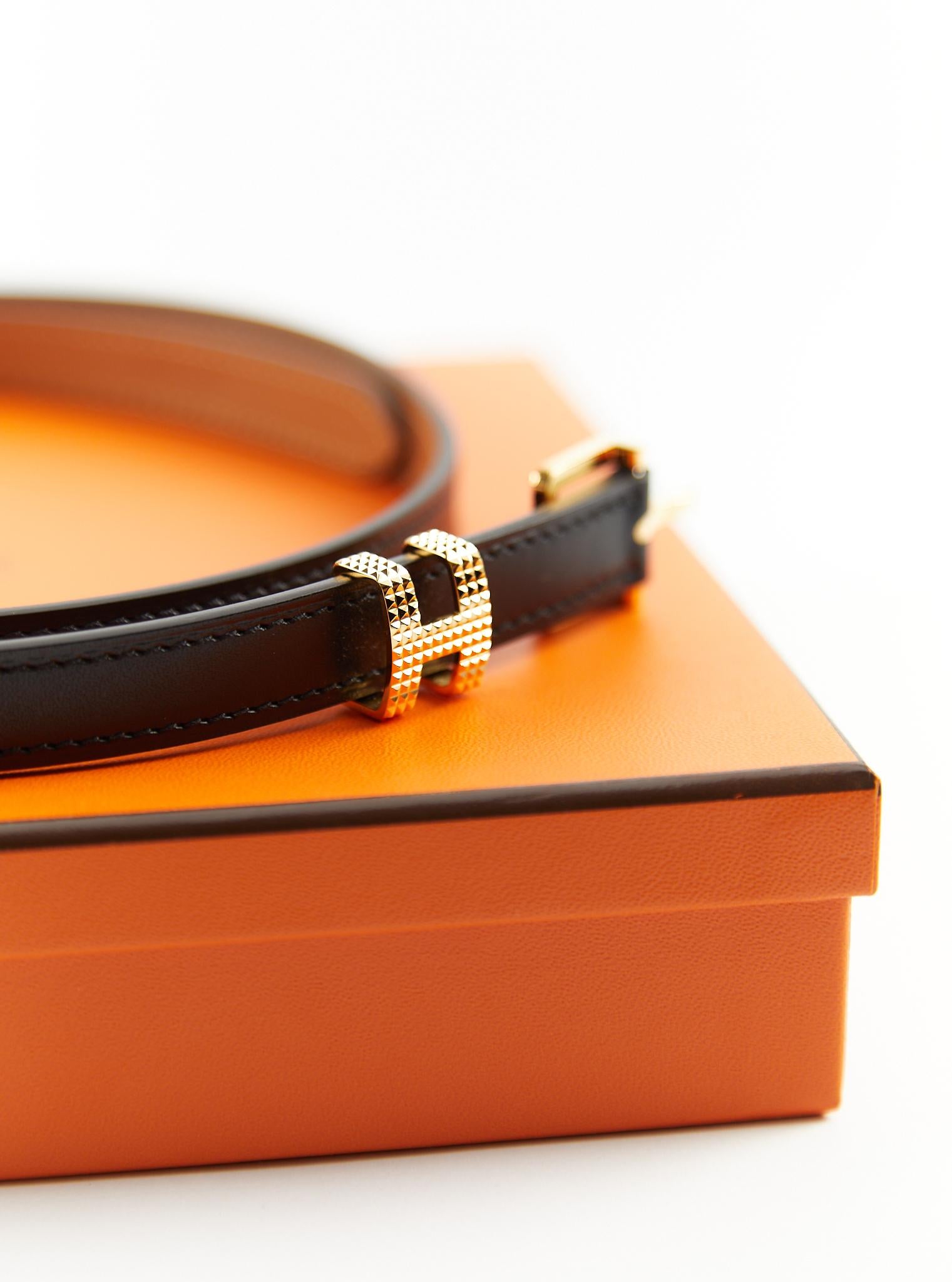 Women's or Men's HERMÈS POP H GUILLOCHEE BELT 85 Black Box Leather with Gold Hardware For Sale