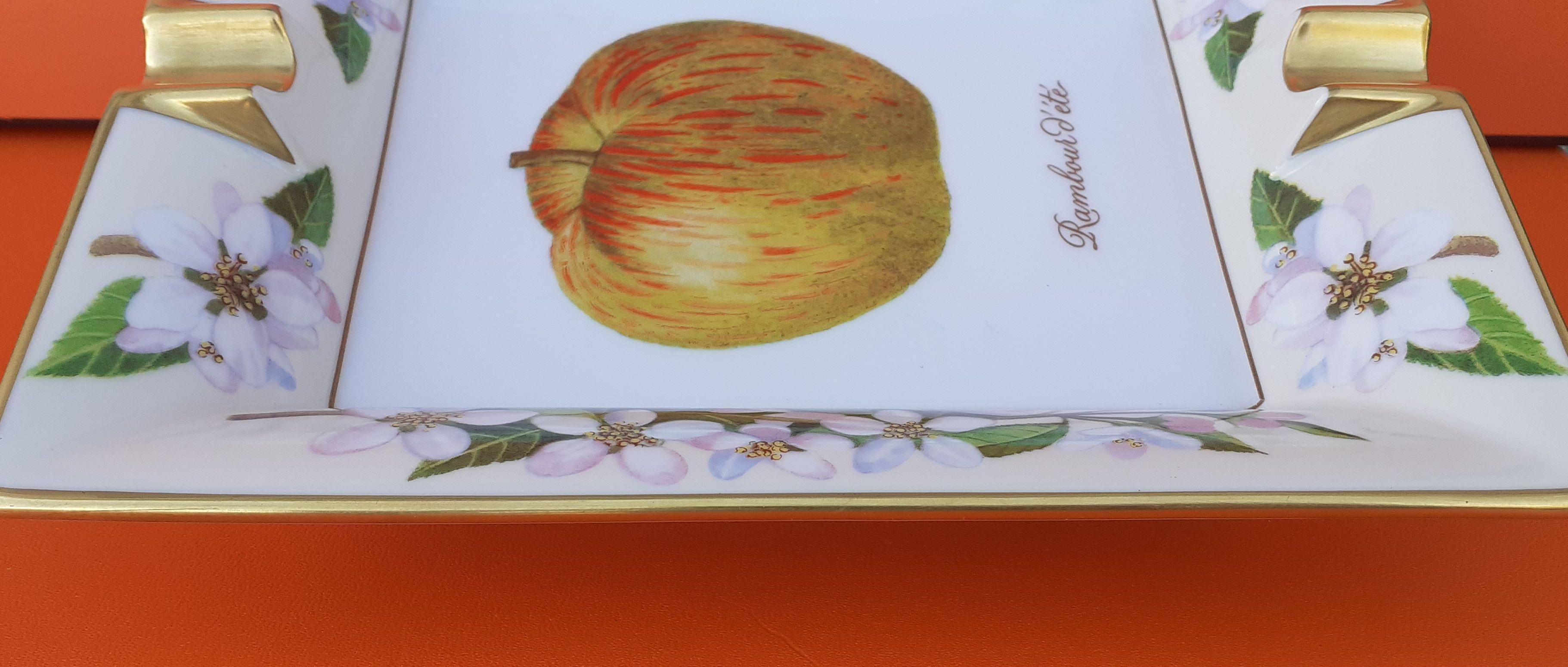 Hermès Porzellan Aschenbecher ändern Tablett Apfel und Blumen im Angebot 10