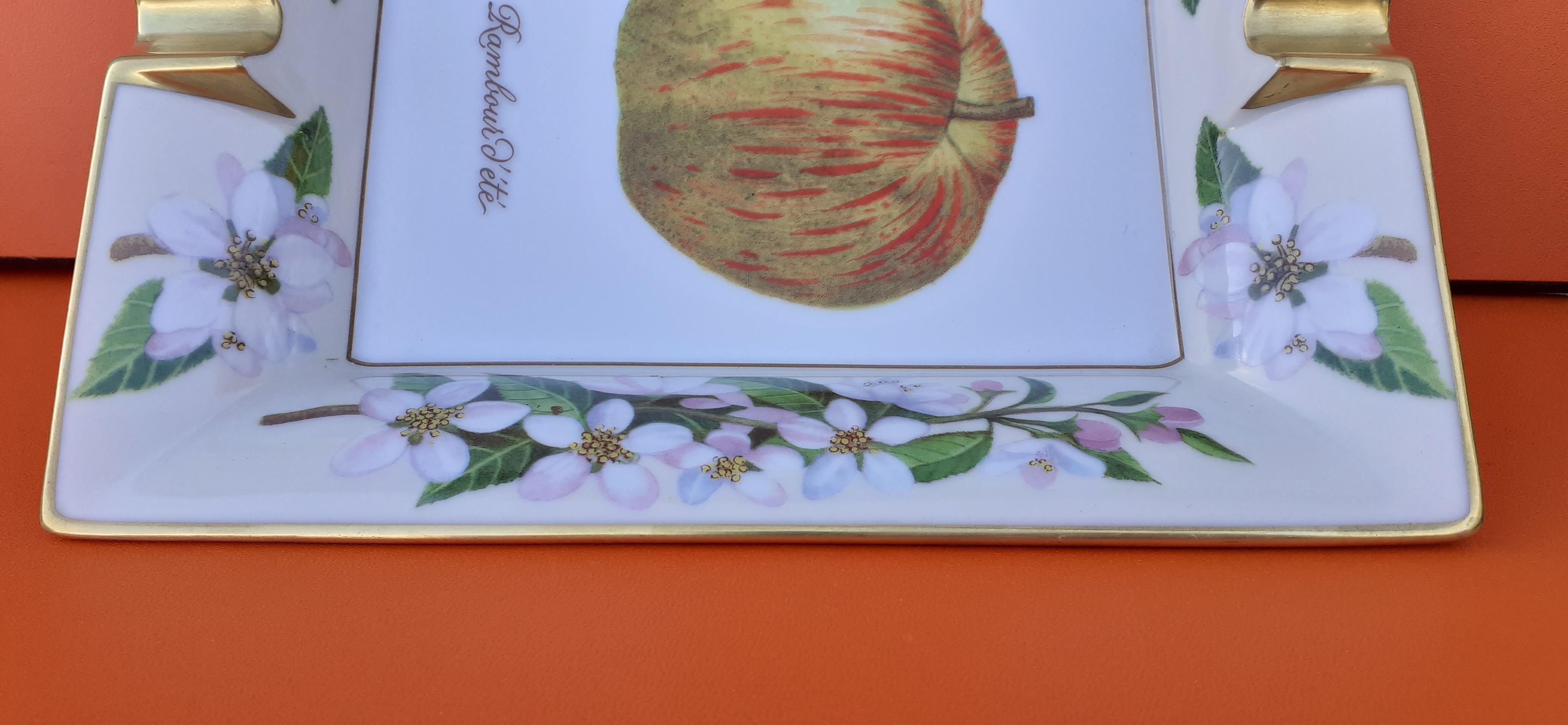 Hermès Porzellan Aschenbecher ändern Tablett Apfel und Blumen im Angebot 12