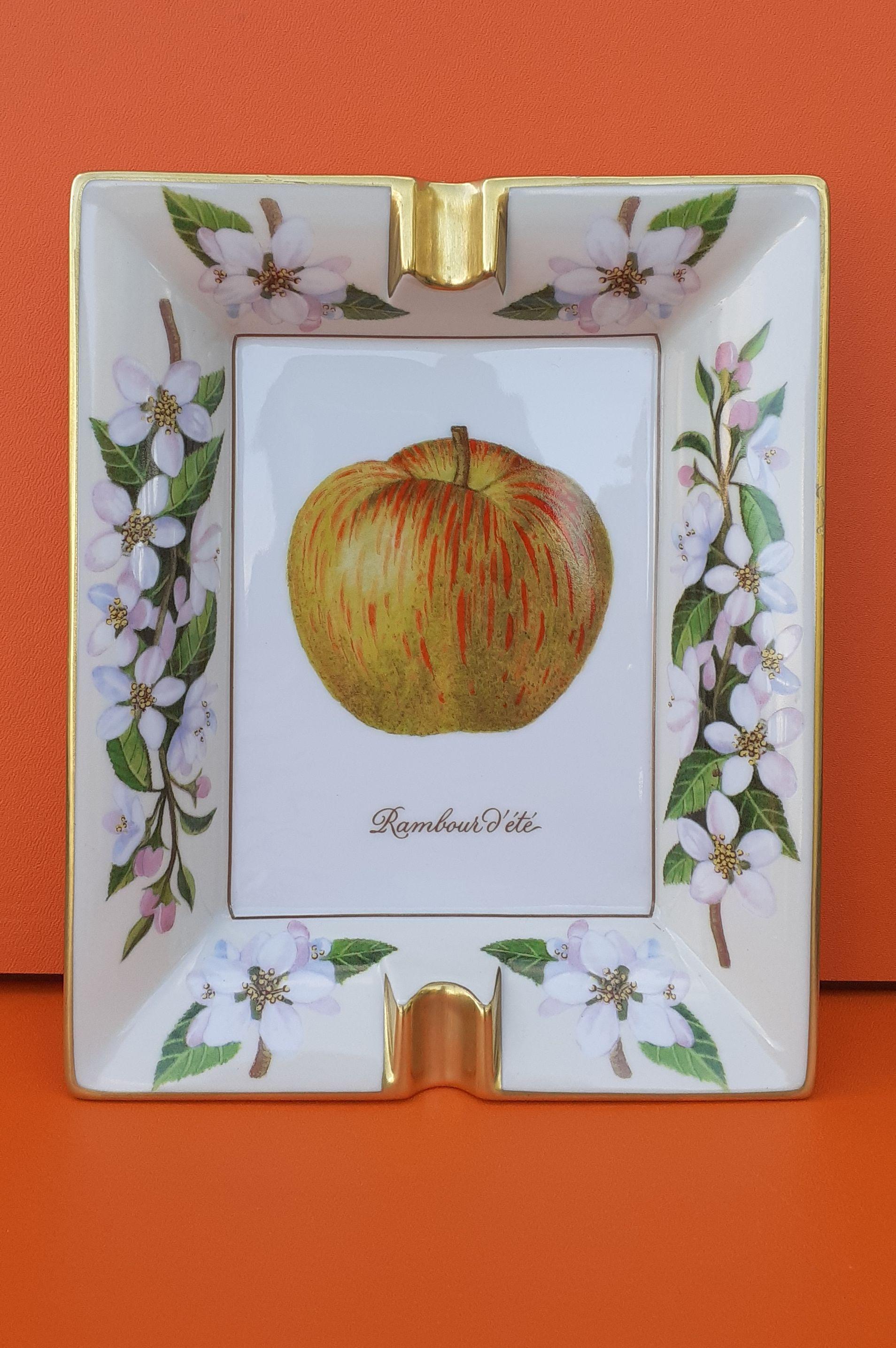 Gorgeous and Rare Authentic Hermès Ashtray

Print: Apple and Flowers 

Made in France

Made of porcelain with golden edges

Colorways: White, Green, Red, Pink

Beige suede leather at back, 