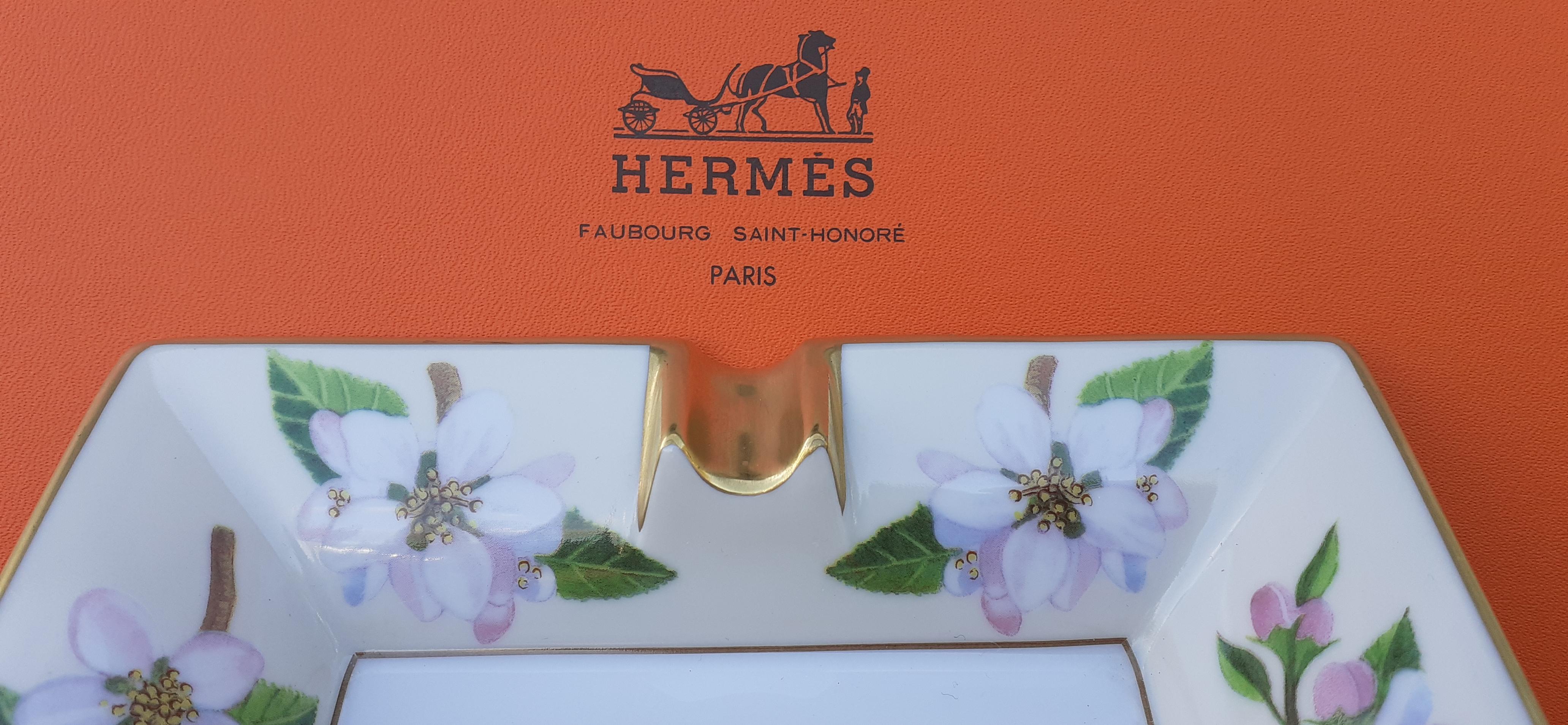 Hermès Porcelain Ashtray Change Tray Apple and Flowers 4