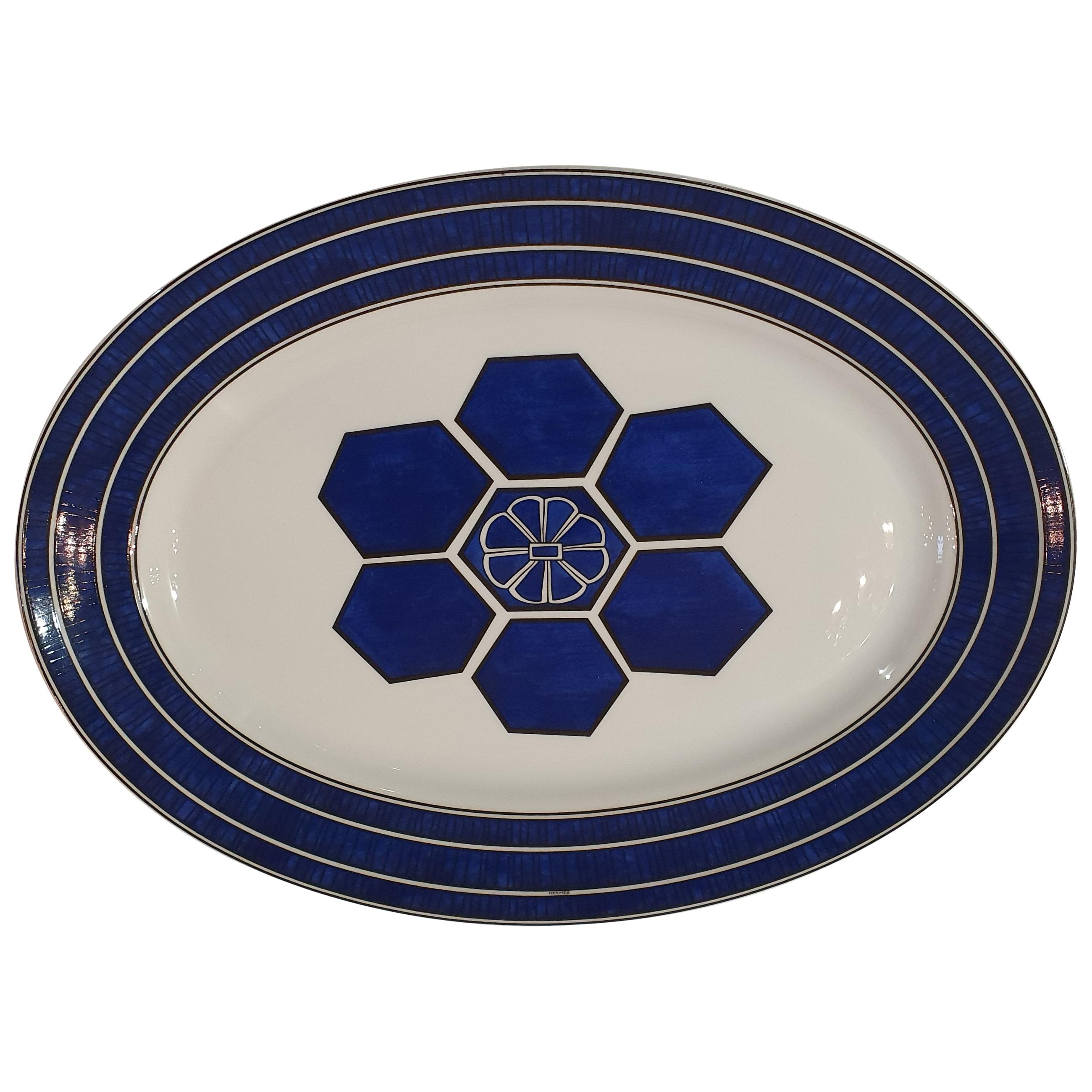 Plat ovale en porcelaine Hermès "Bleus d'Ailleurs":: France:: Moderne