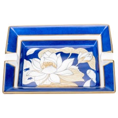 Hermès Cendrier en porcelaine fleur bleue