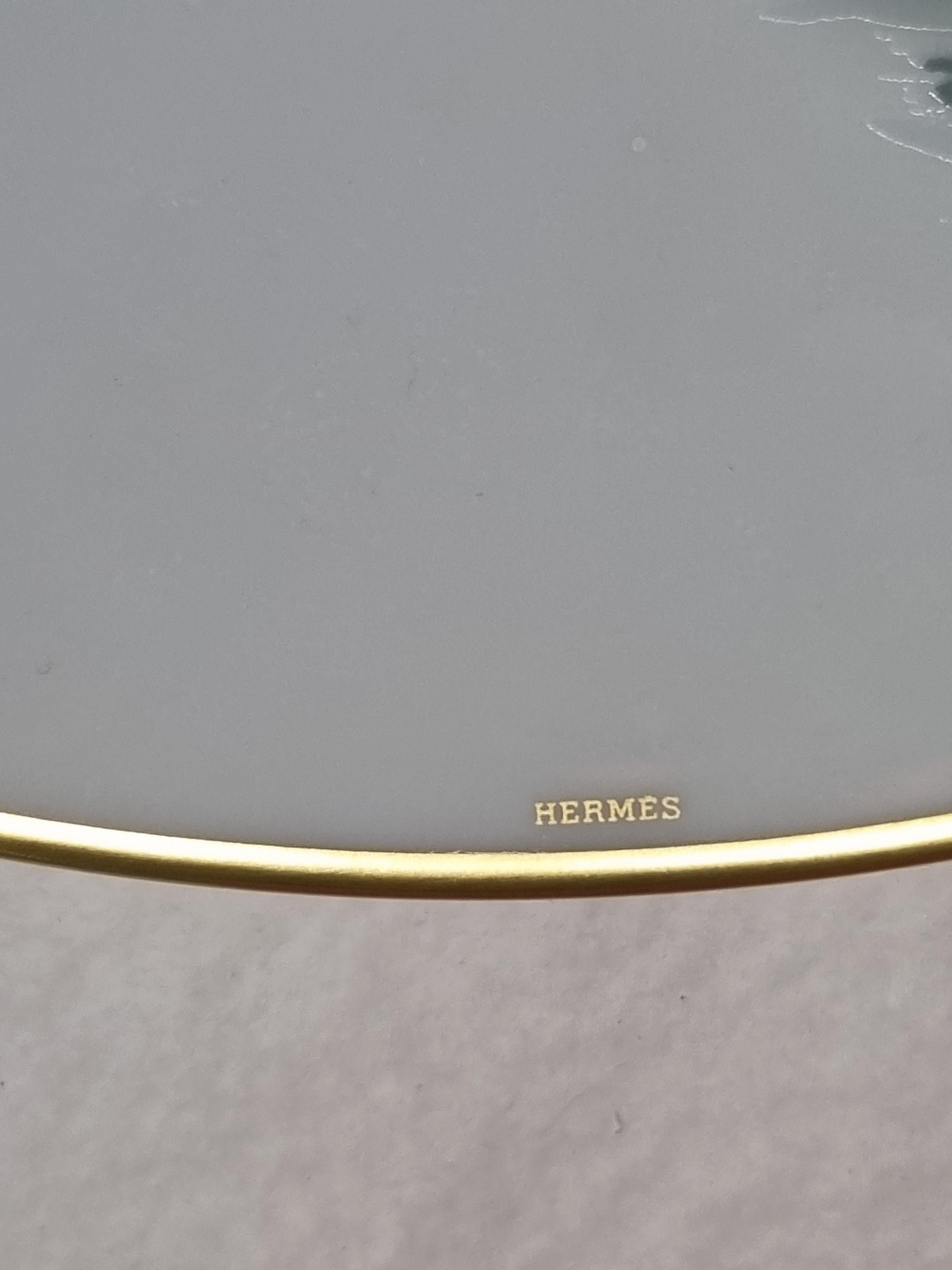 A fine set of twoHermès Cantets d'Equateur Panther dinner plates.
In the original Hermès orange paper box.
Dimension 10.6