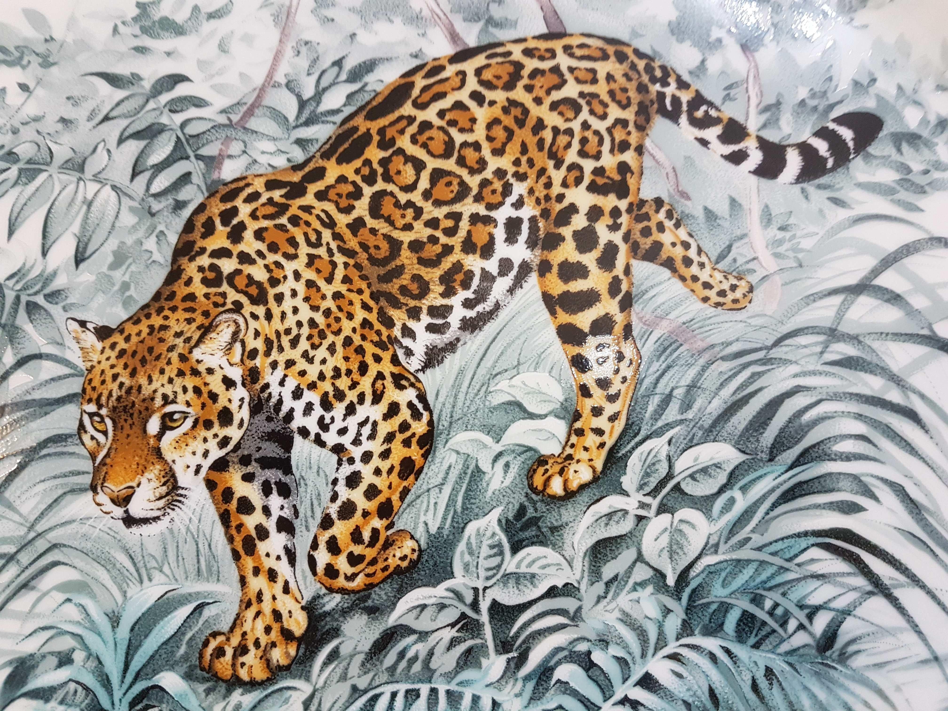 Hermès Carnets d' Equateur: jaguars, macaws, panthers and impalas frolic through lush natural settings under the watchful eye of naturalist and painter Robert Dallet. This porcelain collection breathes new life into the full range of the artist’s