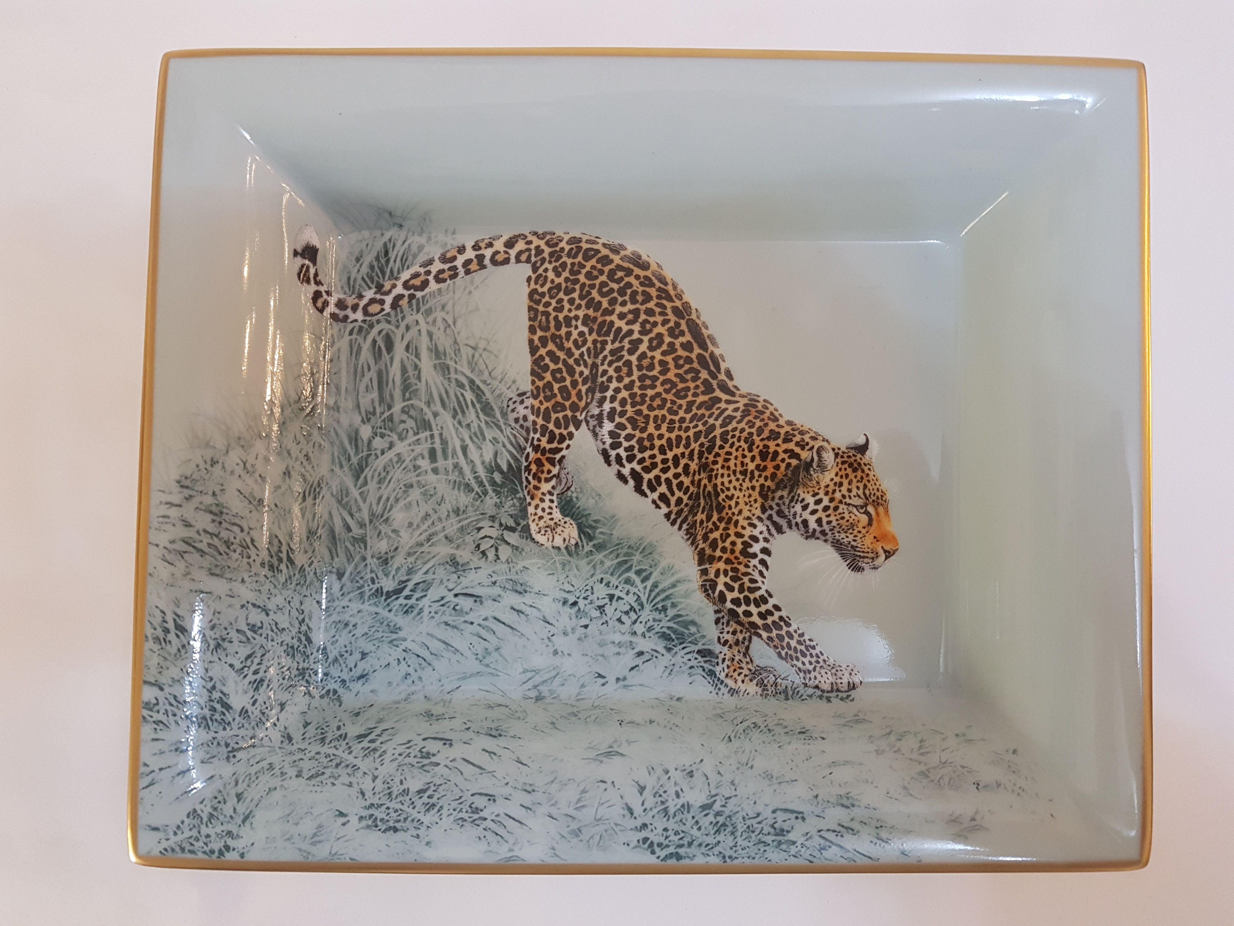 Hermès carnets d' Equateur: jaguars, macaws, panthers and impalas frolic through lush natural settings under the watchful eye of naturalist and painter Robert Dallet. This porcelain collection breathes new life into the full range of the artist’s