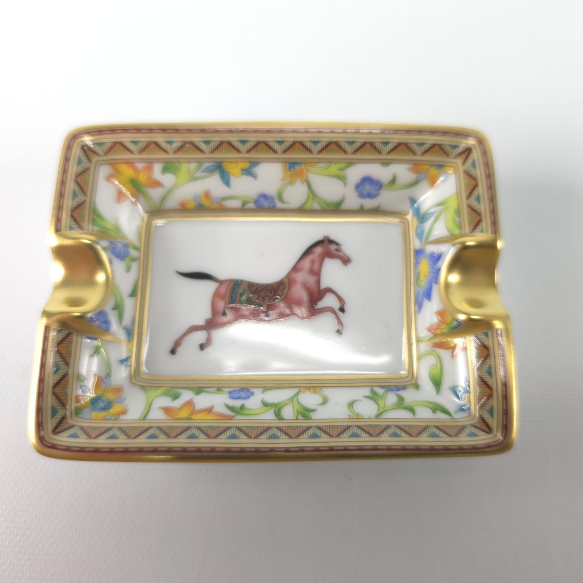 Hermès  Porcelain Cheval d’Orient set of 4 mini ashtrays In New Condition In Nicosia, CY