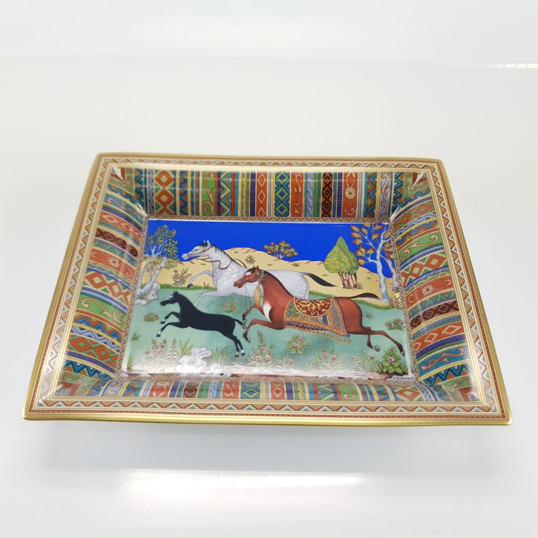 Hermès Porcelain Cheval D”orient tray, small model In New Condition For Sale In Nicosia, CY