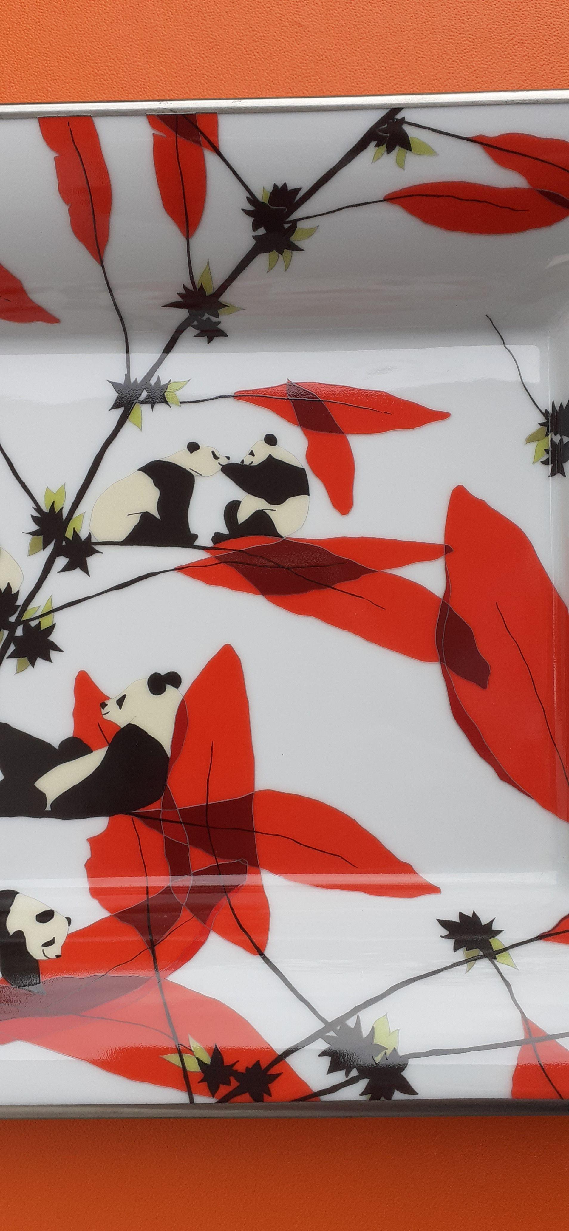 Hermès Cendrier en porcelaine pour cigares Plateau de change Panda Bear Rare  Unisexe en vente
