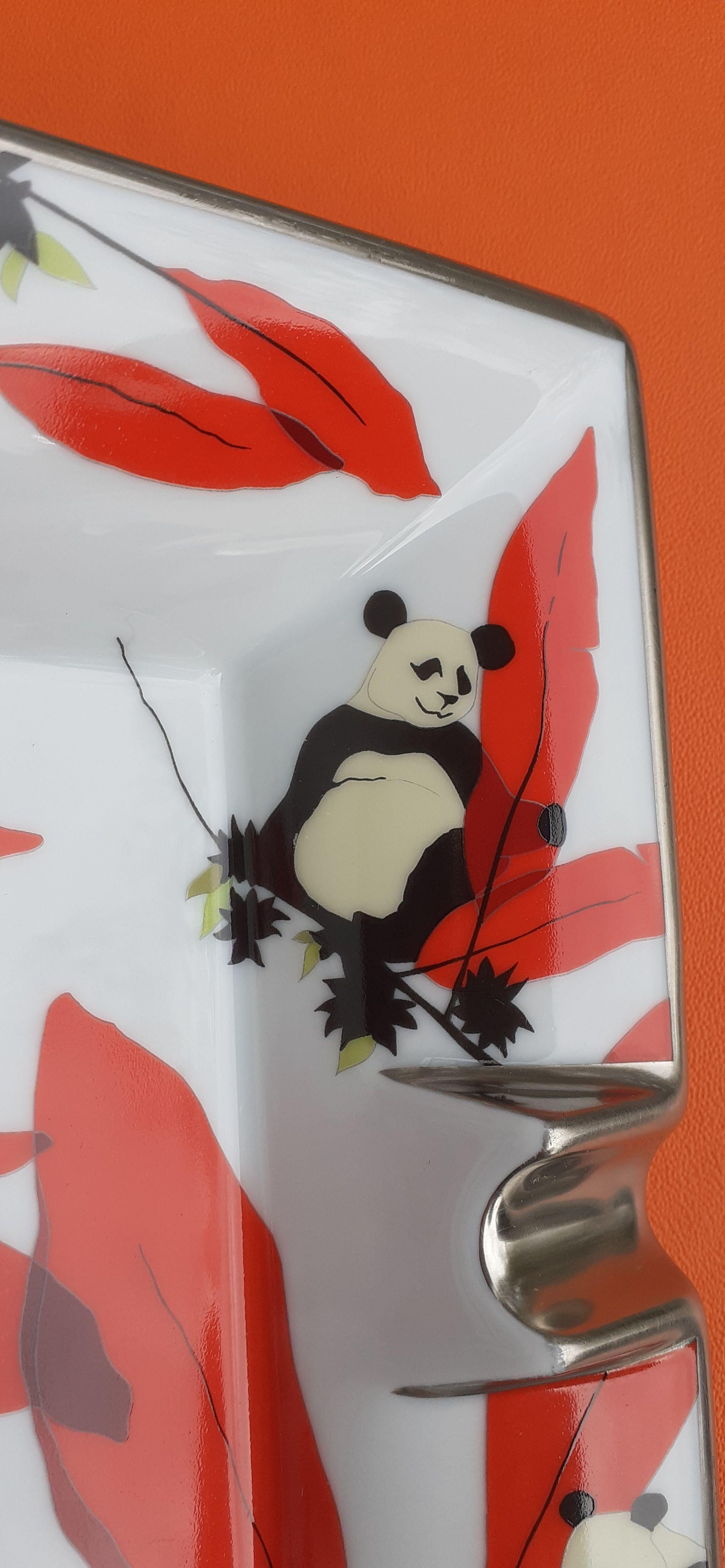 Hermès Cendrier en porcelaine pour cigares Plateau de change Panda Bear Rare  en vente 3